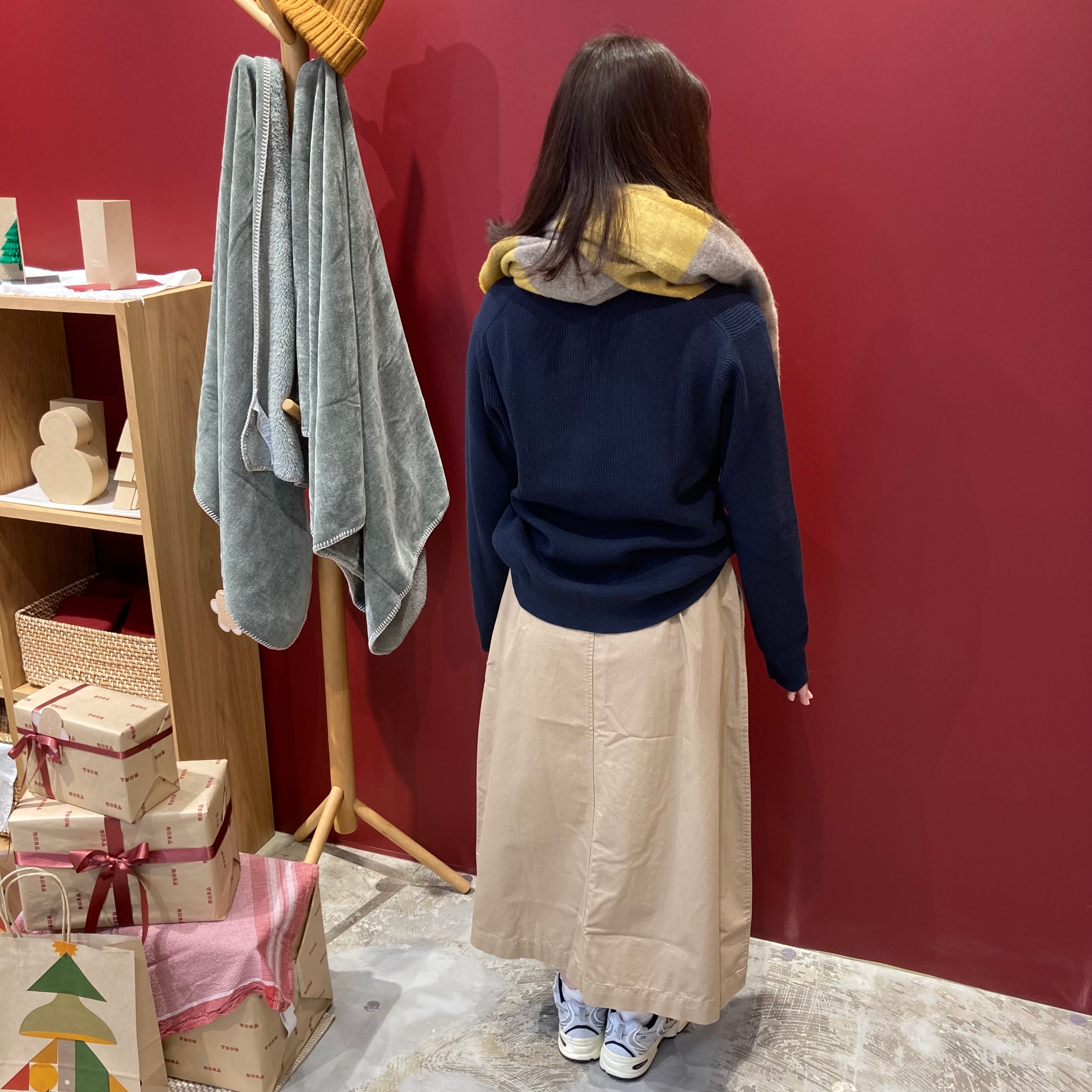 婦人コーディネート後ろ姿