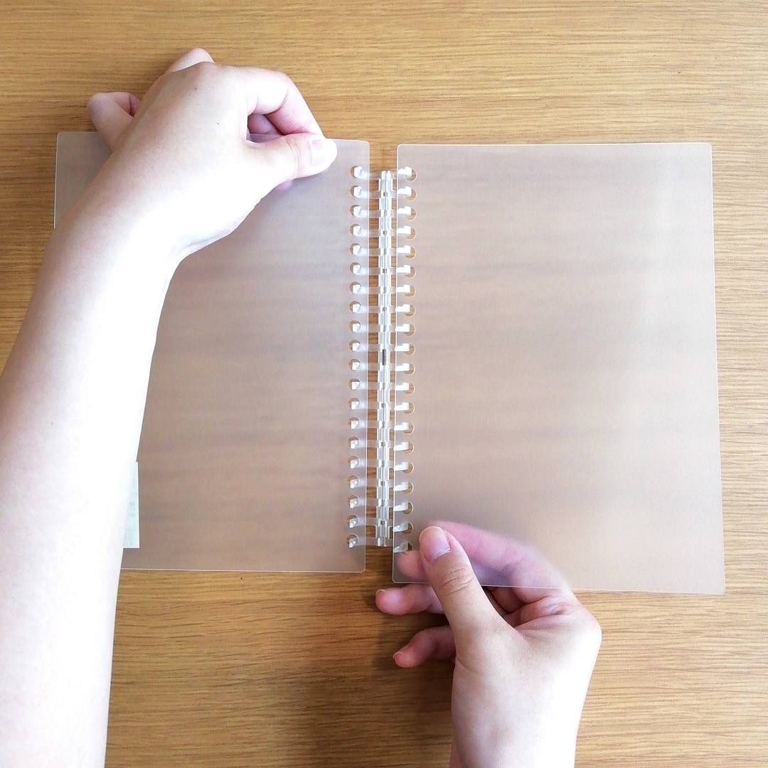 本体を開けている画像