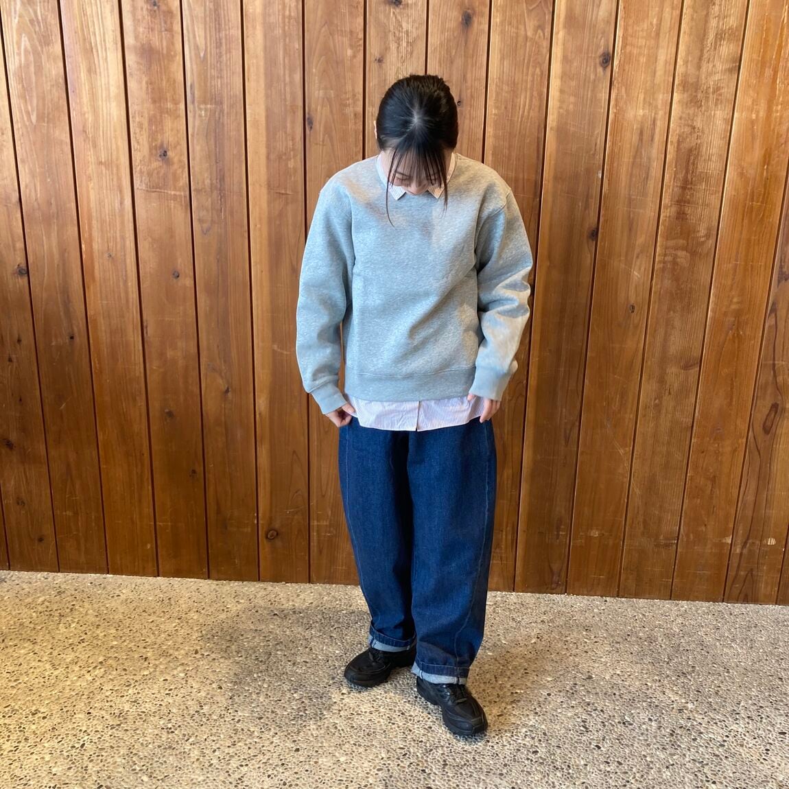 スウェット下向き