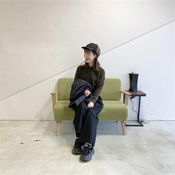 コーディネート椅子に座ってる写真