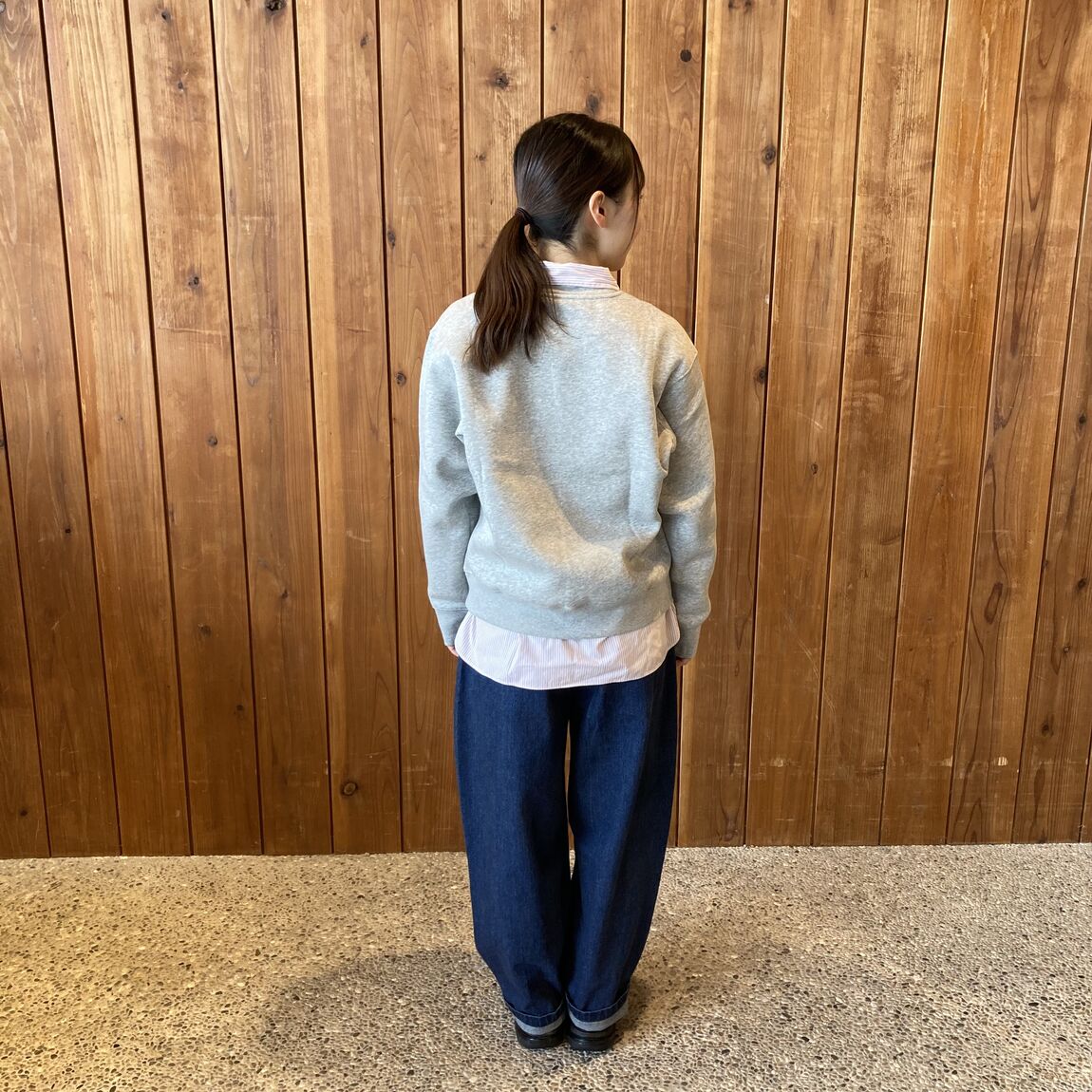 スウェット後ろ