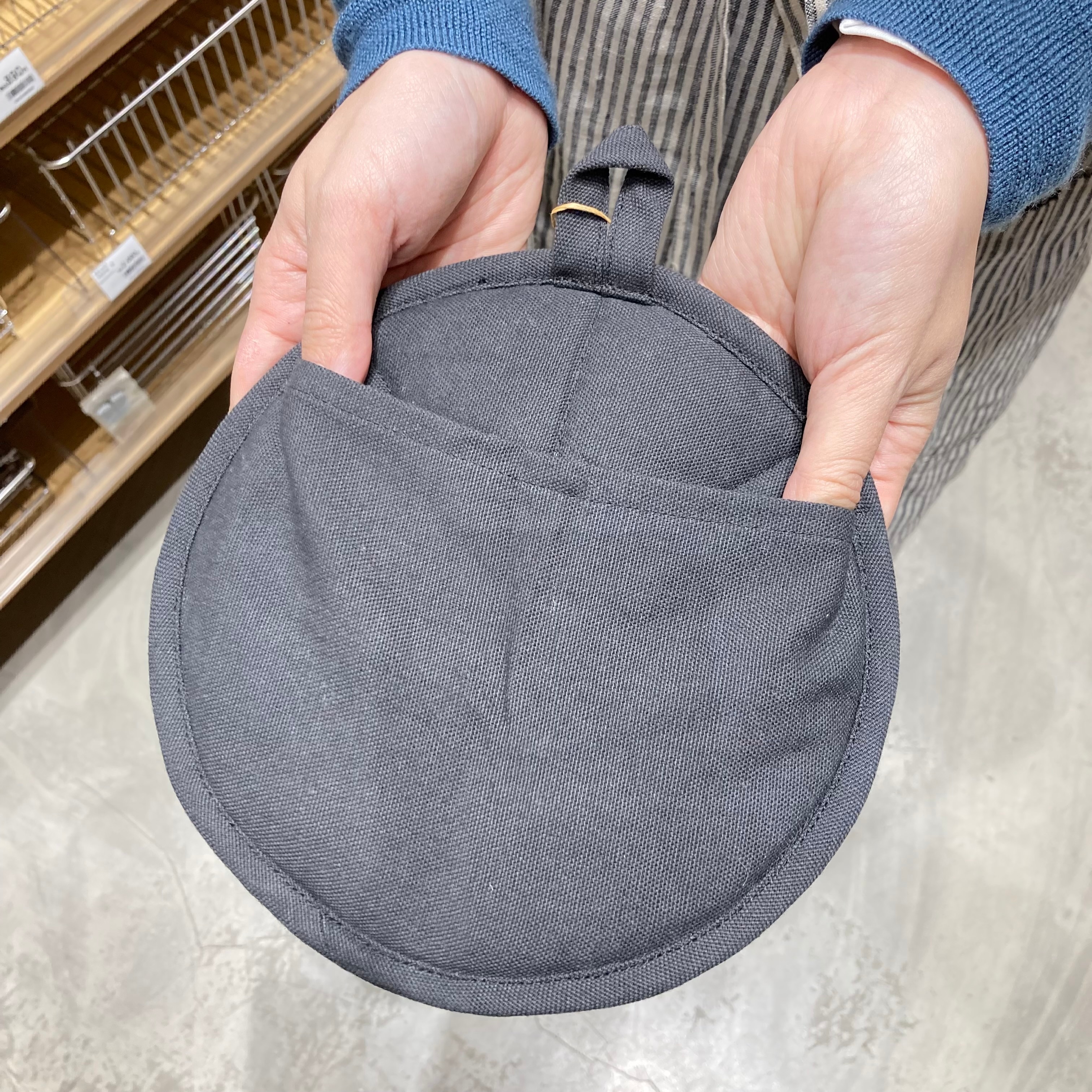 鍋敷きにもなる鍋つかみ