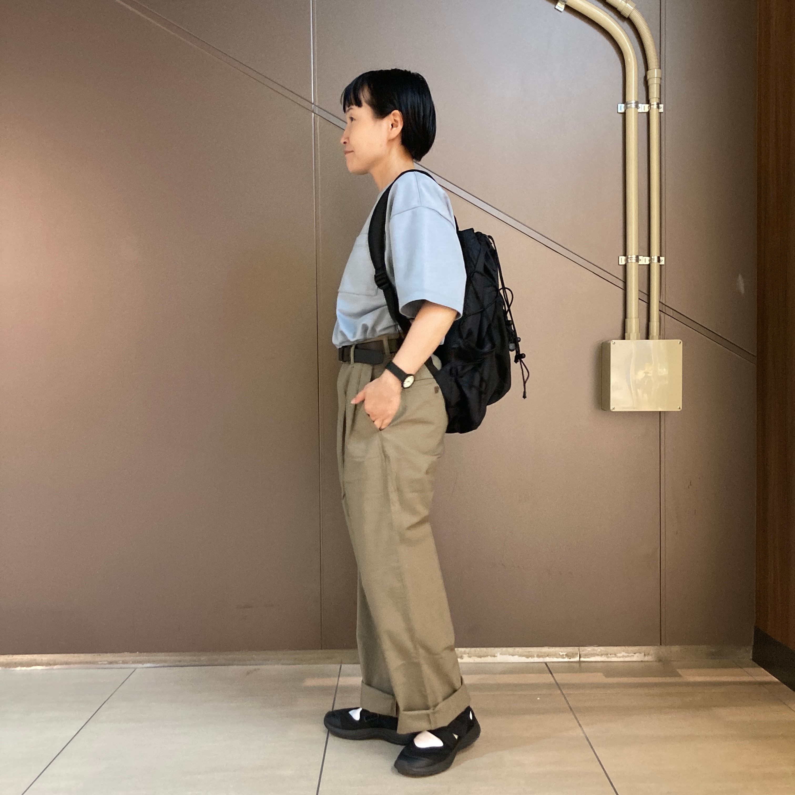 タックストレートパンツ