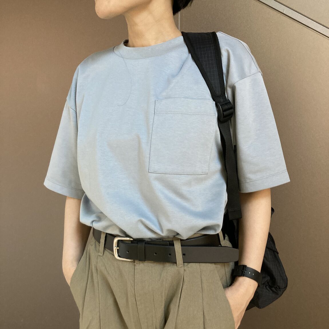 タックストレートパンツ