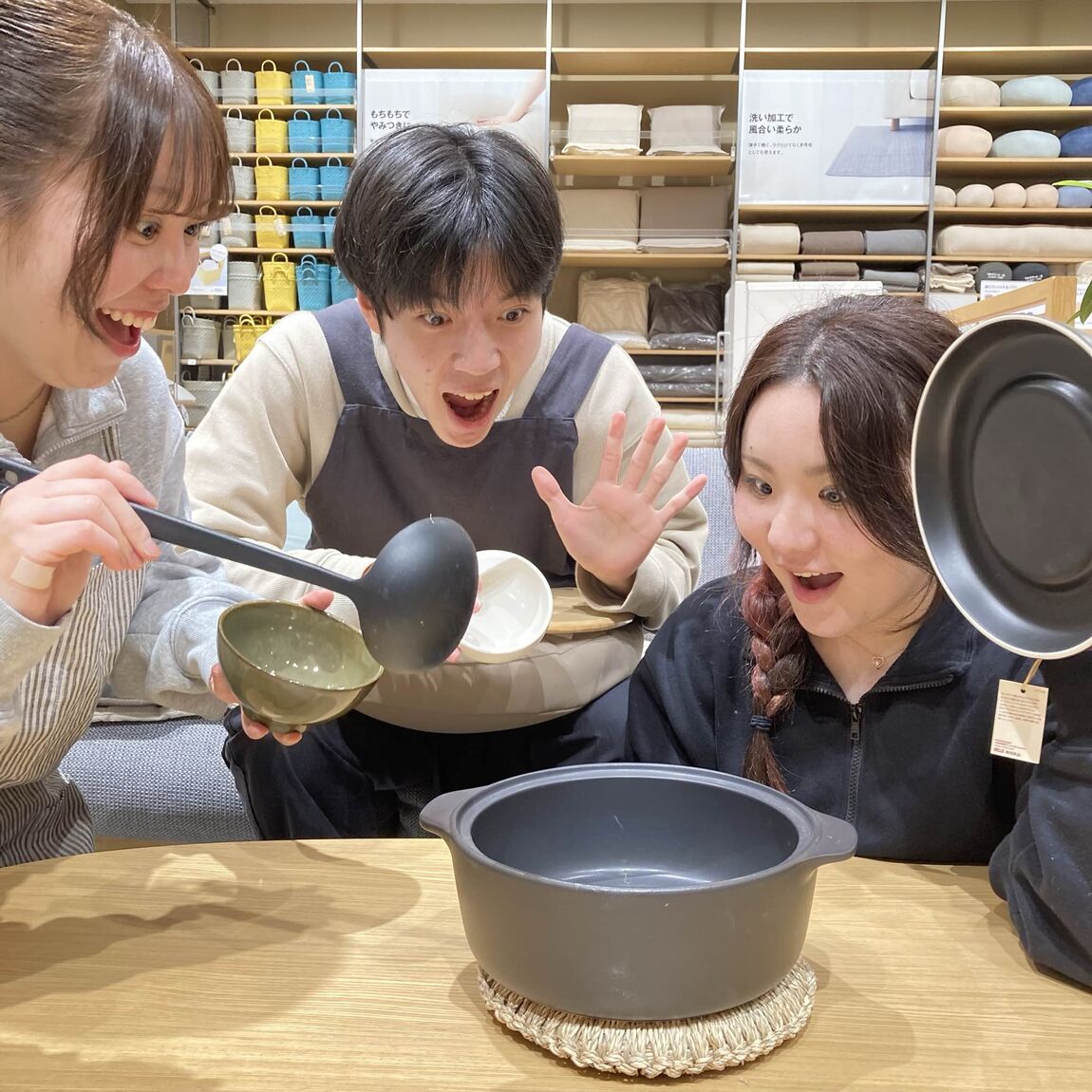 鍋をあける様子