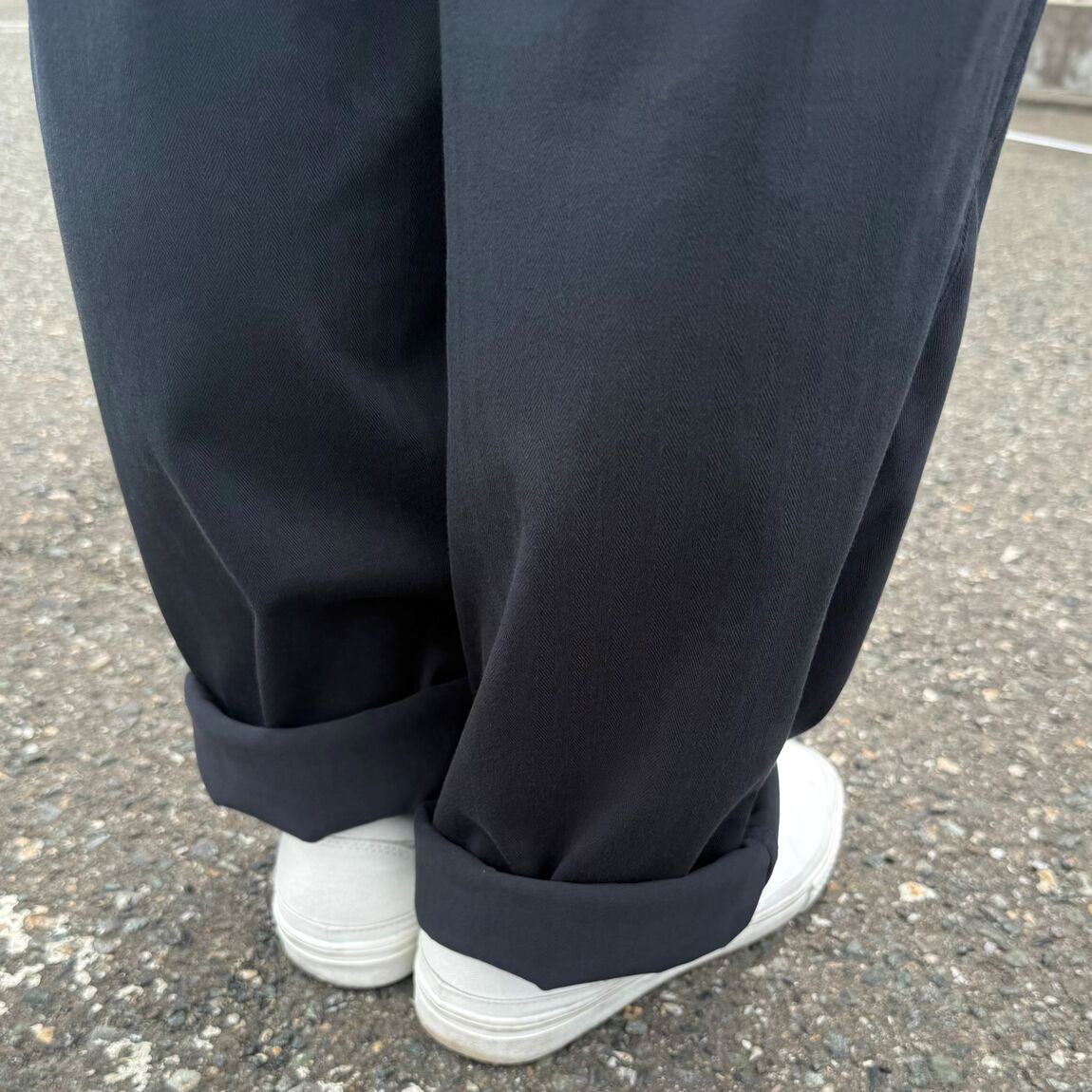 裾