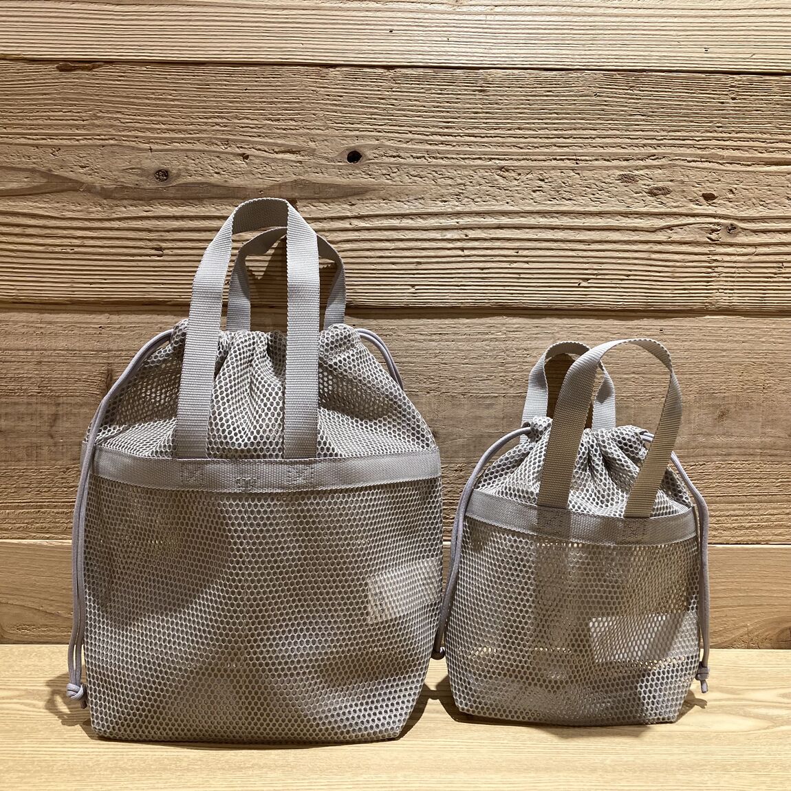 【旅行にも日常にも。立体メッシュ持ち手付き巾着】_wRP9Pw