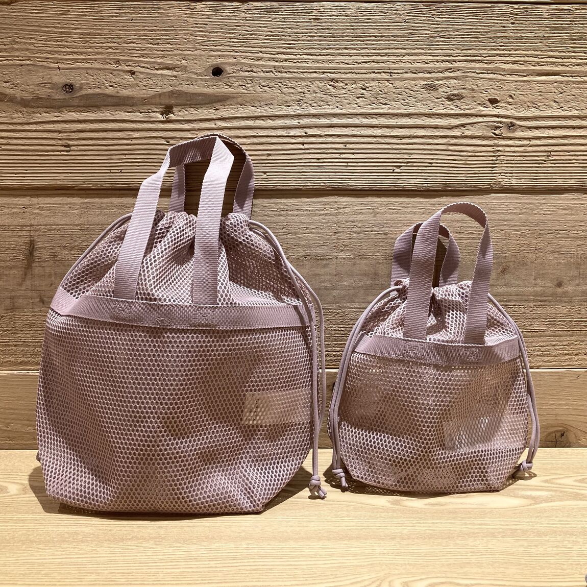 【旅行にも日常にも。立体メッシュ持ち手付き巾着】_Z2ZiBM