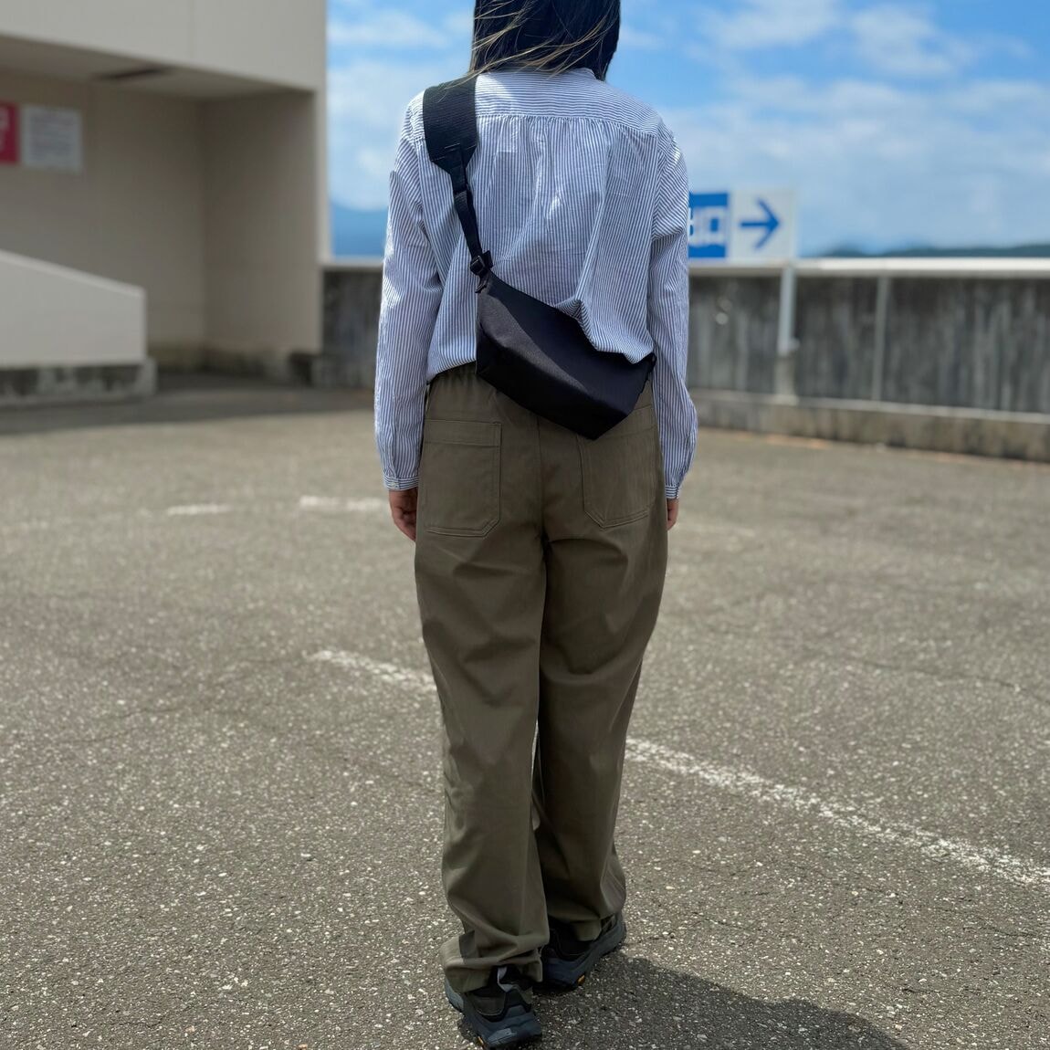 後ろ