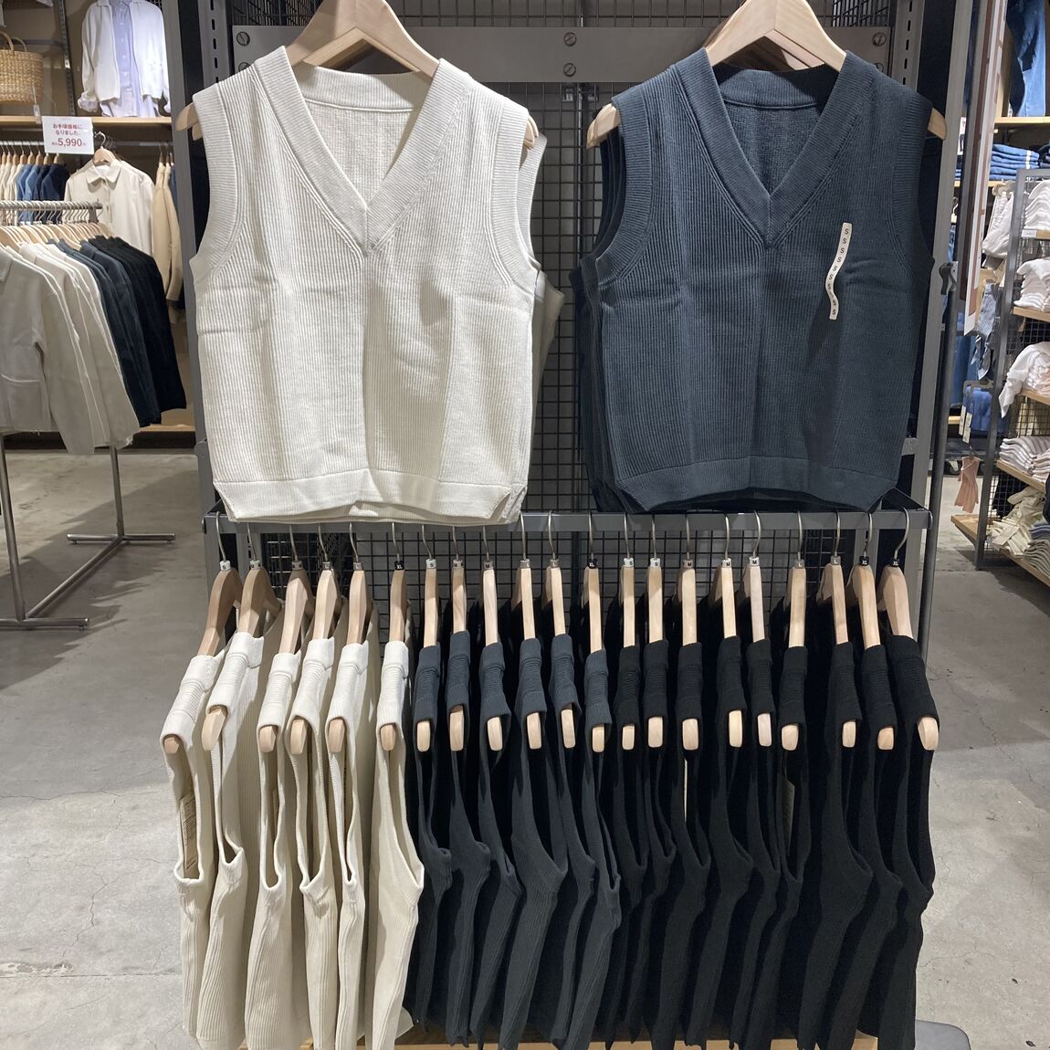 【マルヤガーデンズ鹿児島】婦人     素材に還る洗えるⅤネックベストが入荷しました｜新商品_3FR1hY