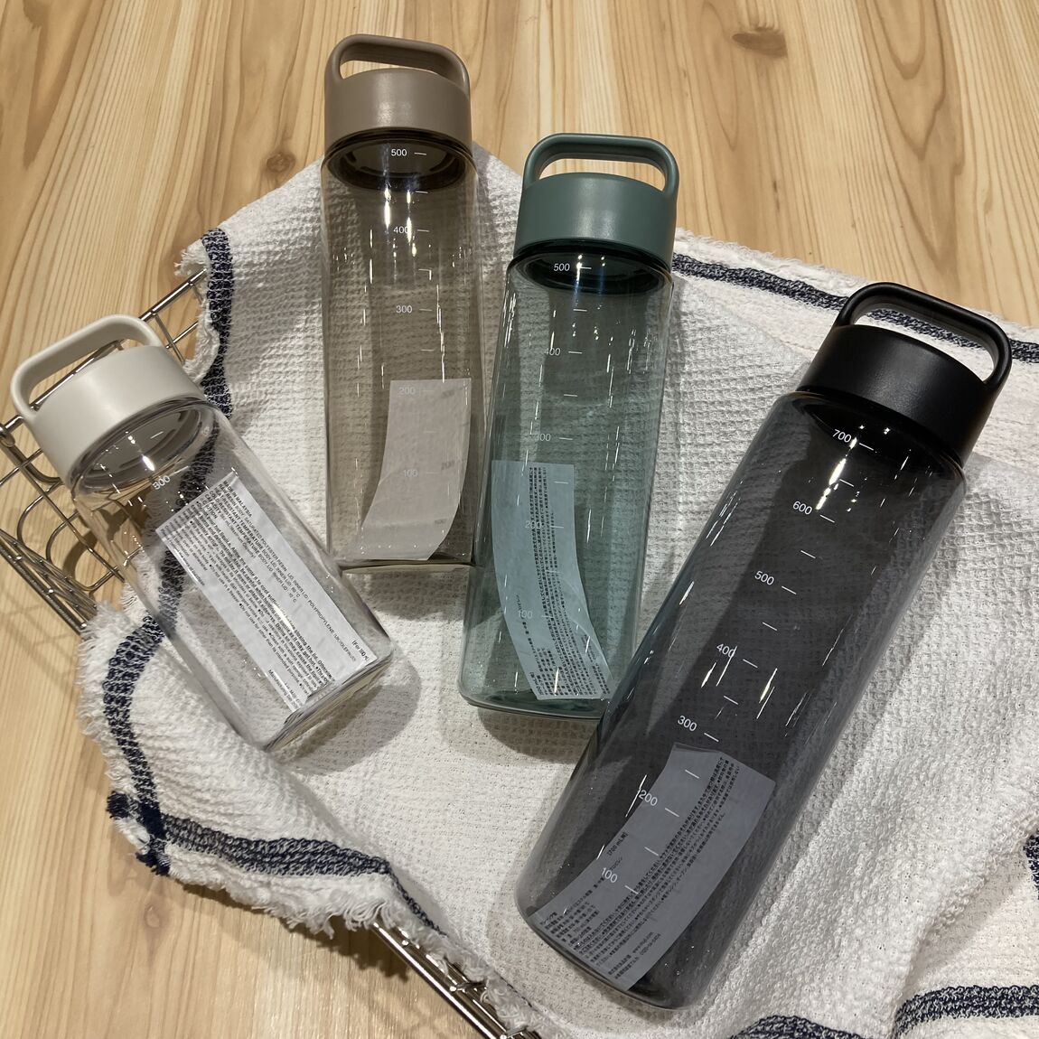 持ち運びやすい 目盛り付き ドリンクボトル