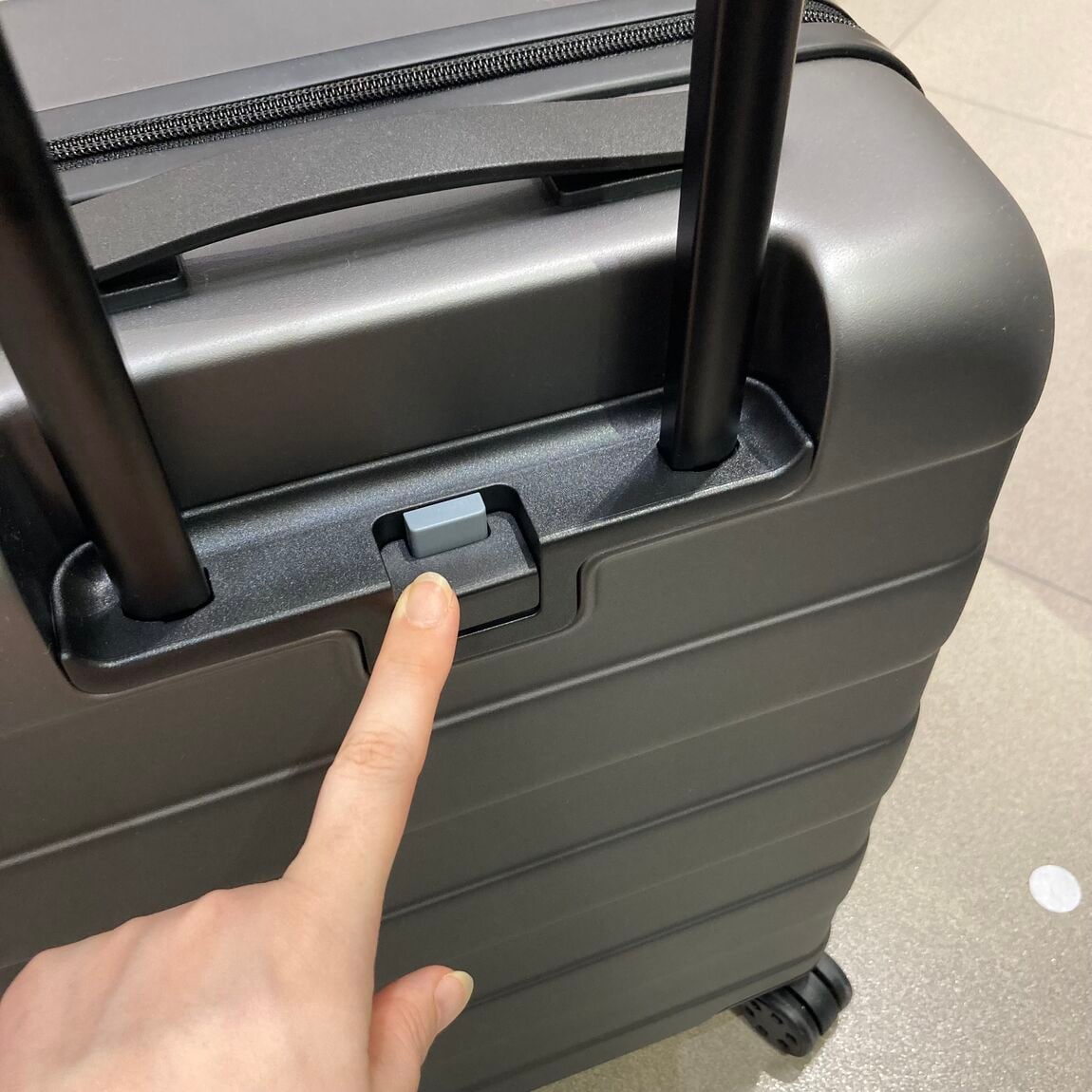 【イオンモール各務原】夏のおでかけに。バーを自由に調整できるハードキャリーケース_3oI8U6