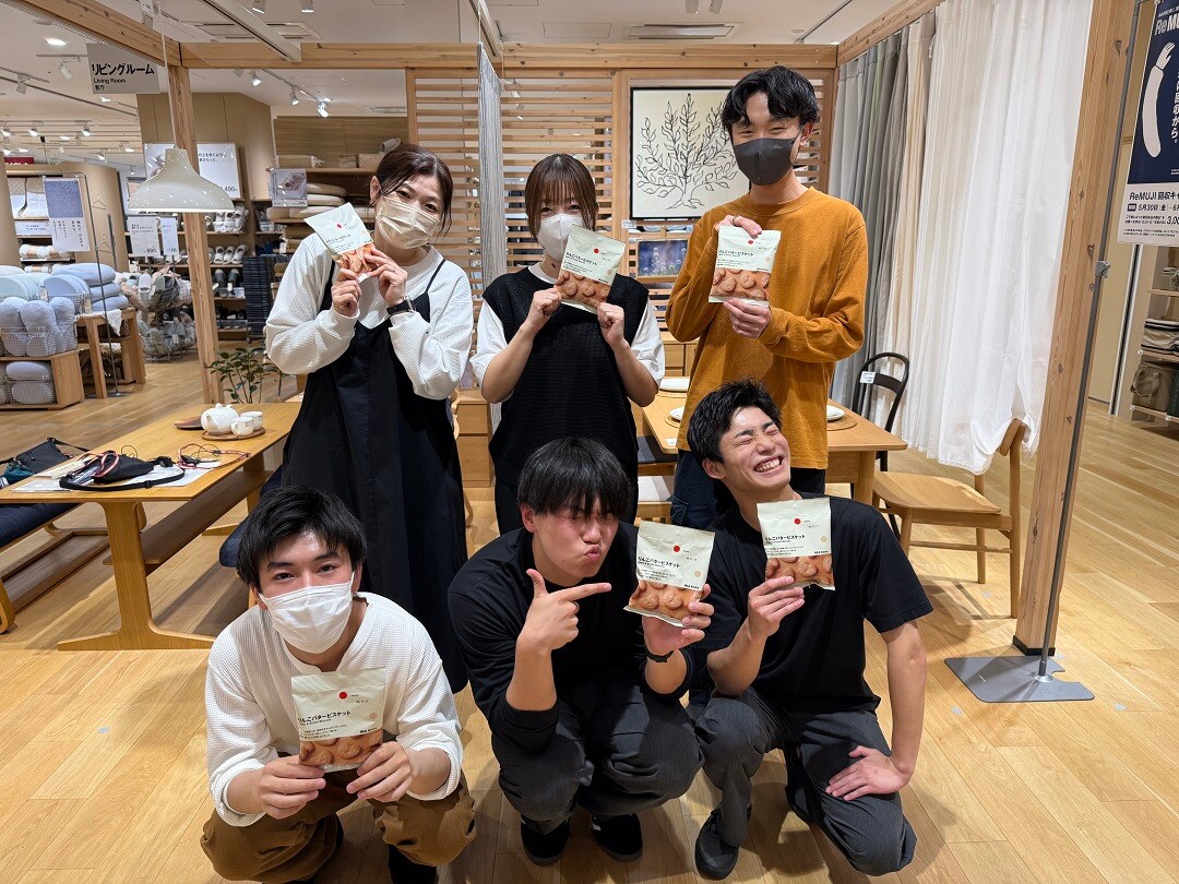6人で集合写真