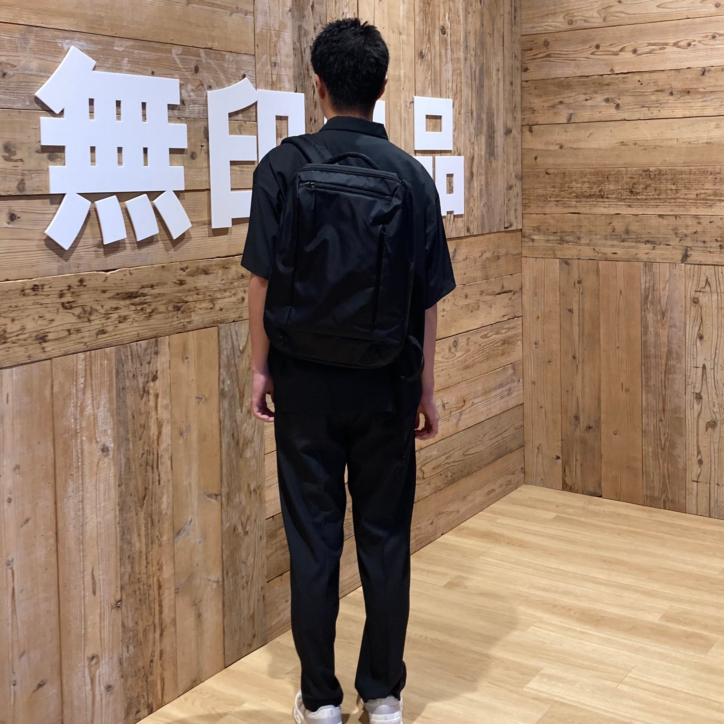背面
