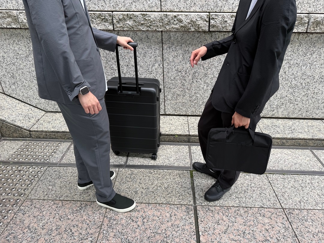 紳士ジャケットを着た2人の写真　アップ
