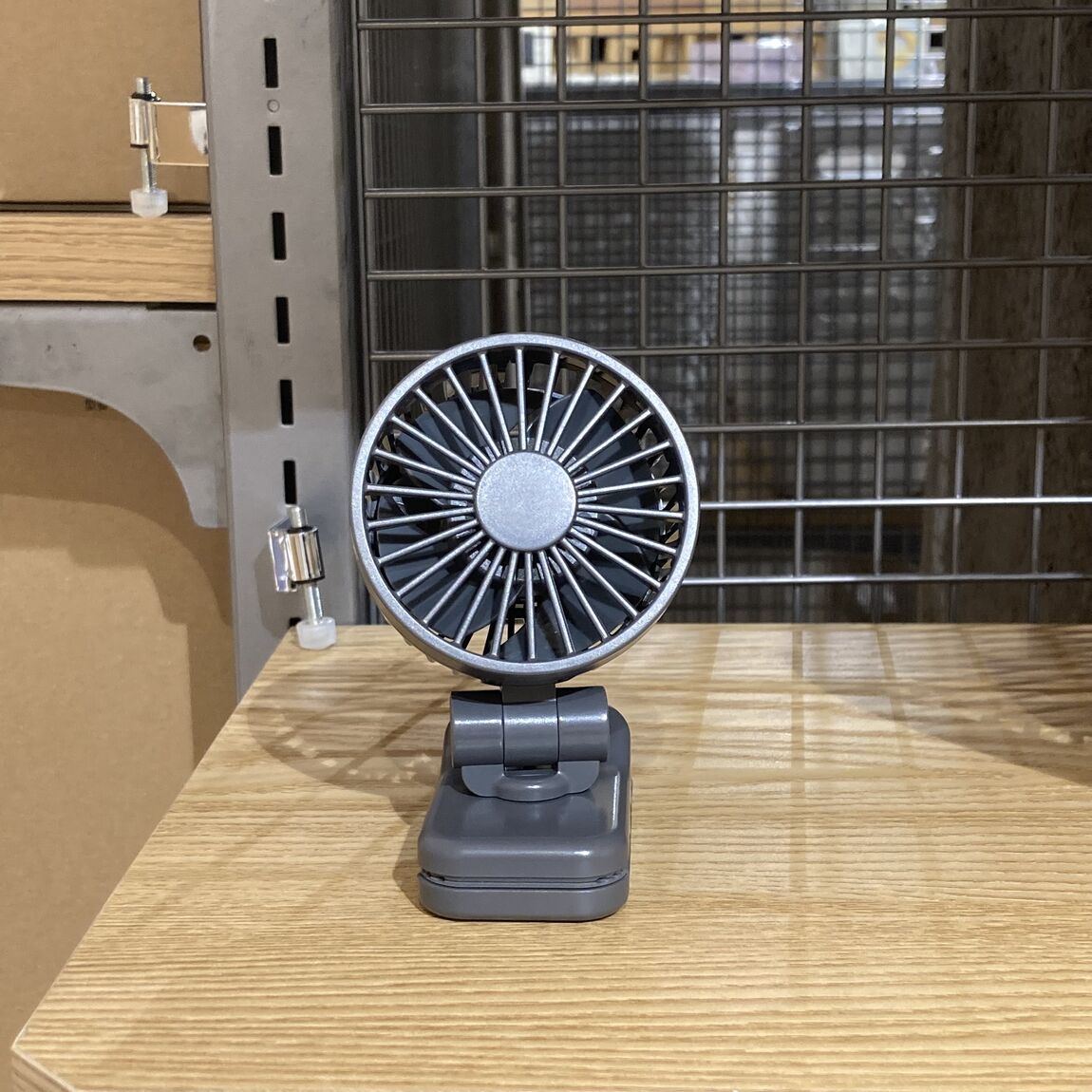 置いても使える充電式クリップファン　ミニ