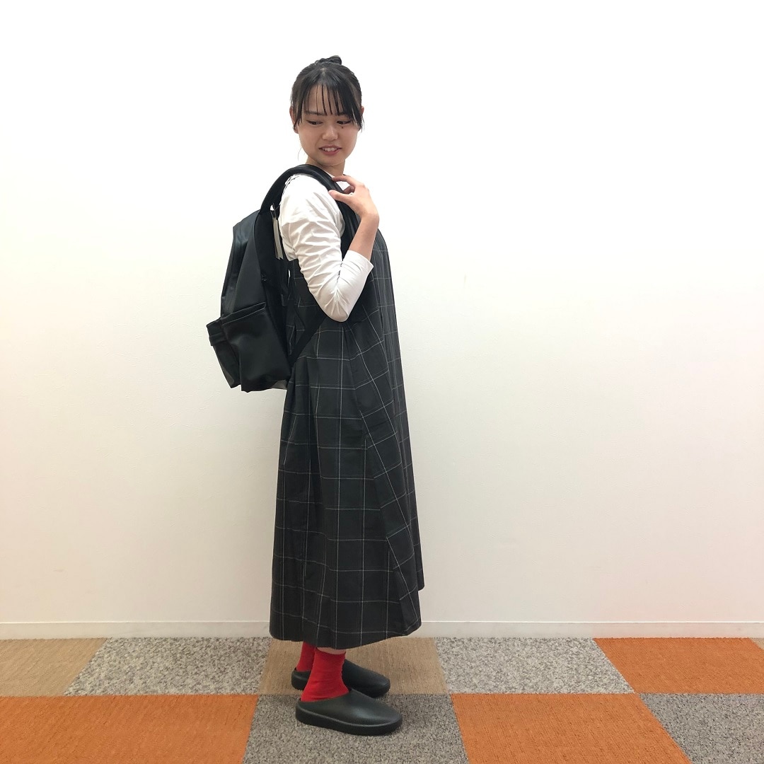 【ザ・モール仙台長町】チェックのキャミソールワンピースとサボサンダルで秋を感じるコーディネート