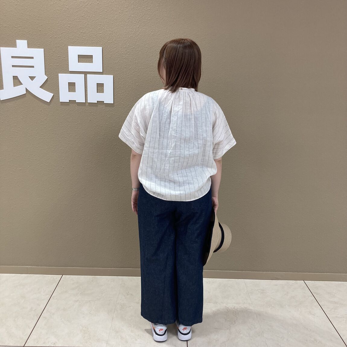 うしろ