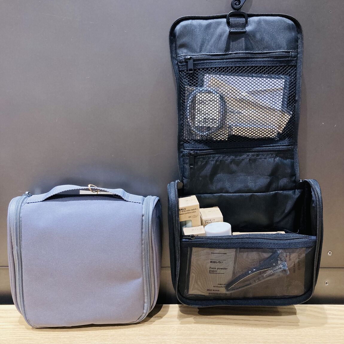 ポリエステル吊るして使える洗面用具ポーチ
