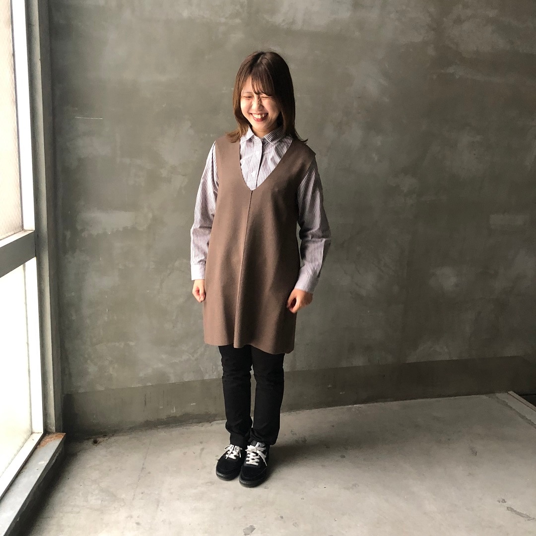 ベストを着た女性の写真