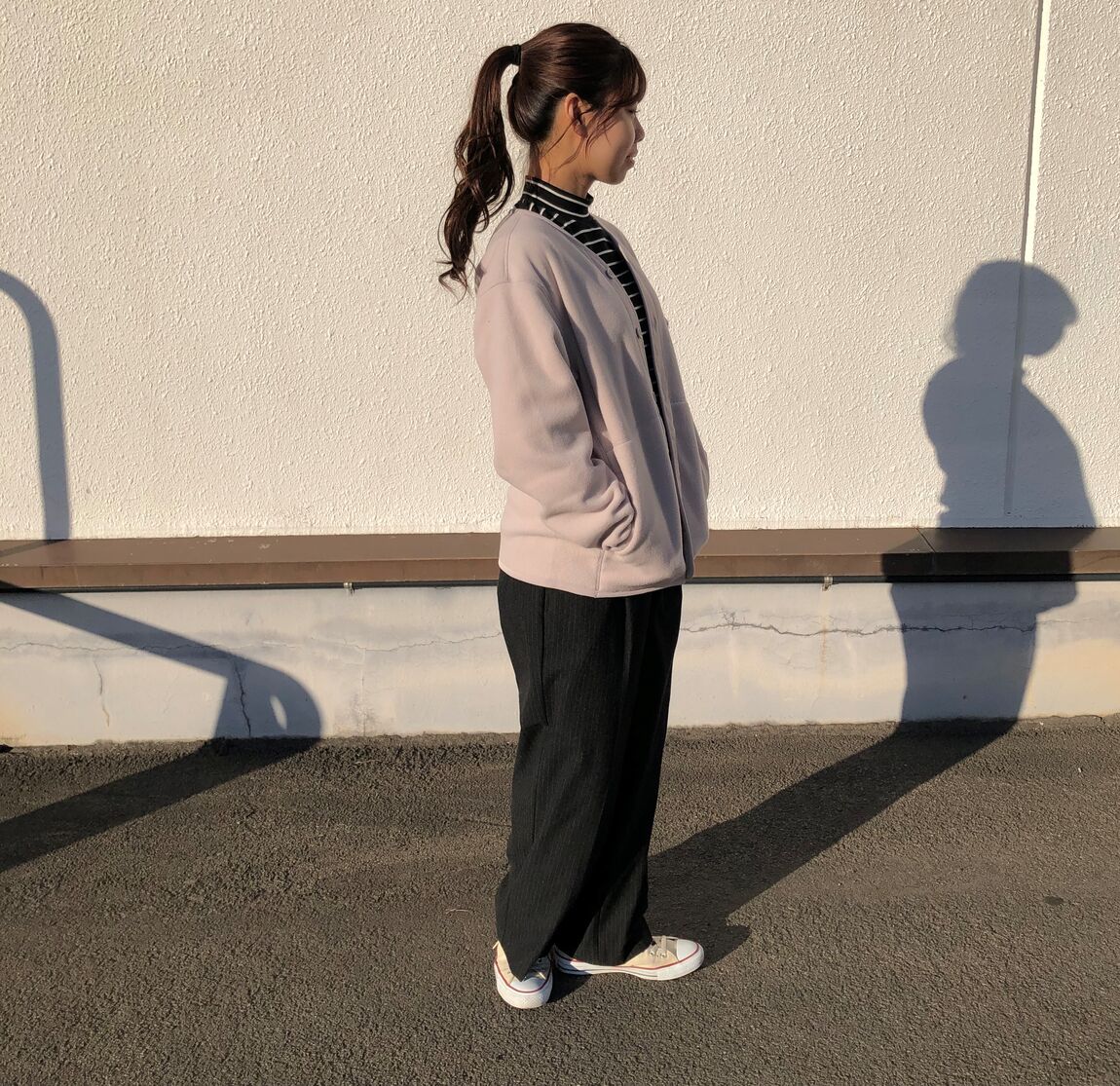 カーディガンを着た女性