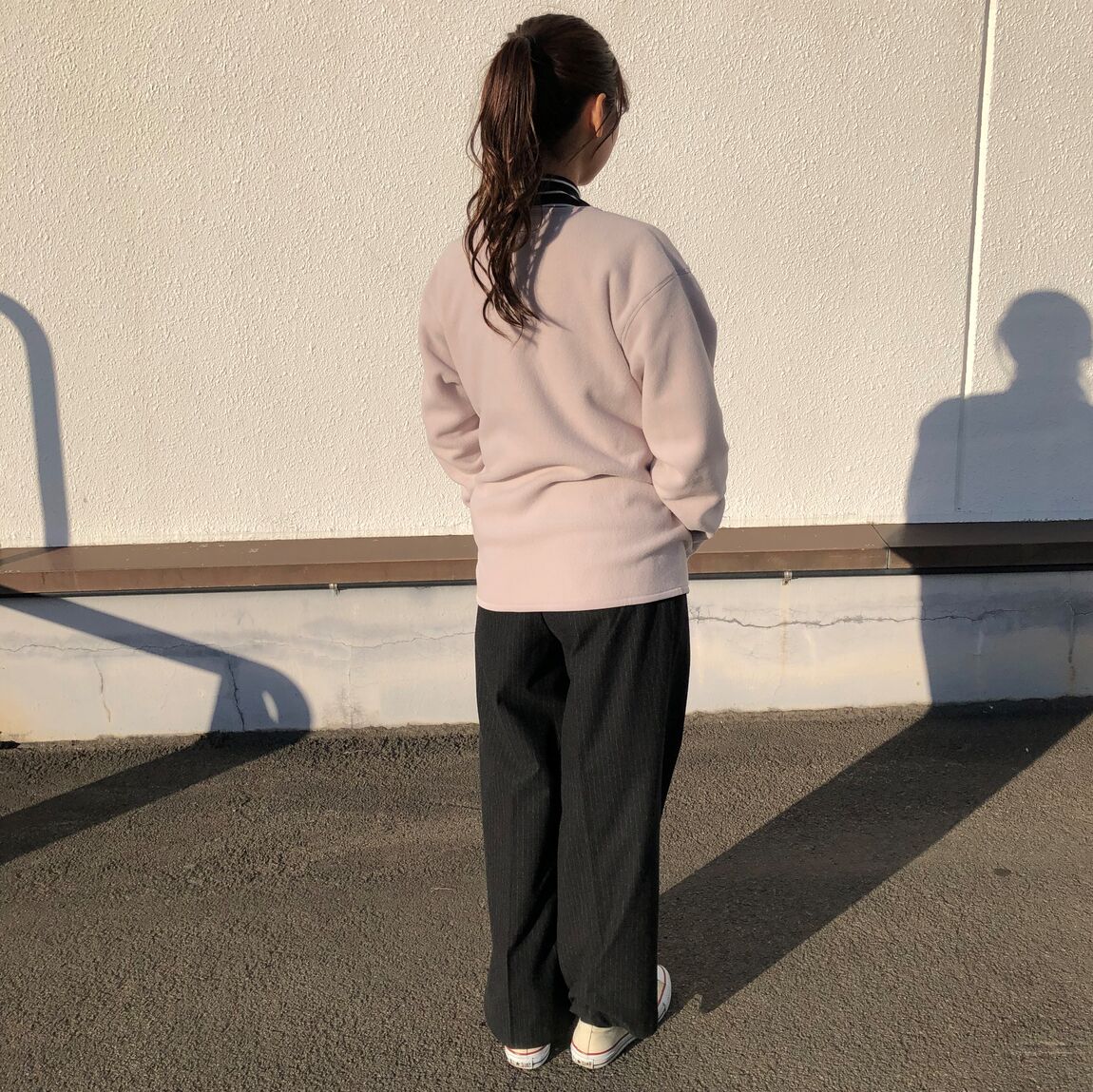 カーディガンを着た女性
