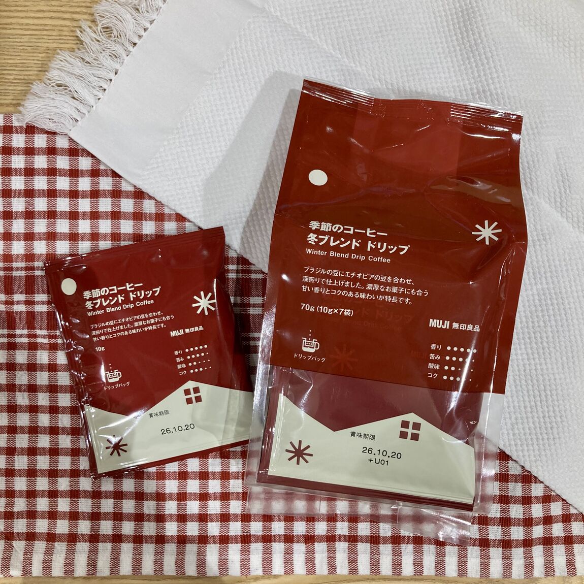季節のコーヒー冬ブレンドドリップの写真。赤と白のパッケージです。