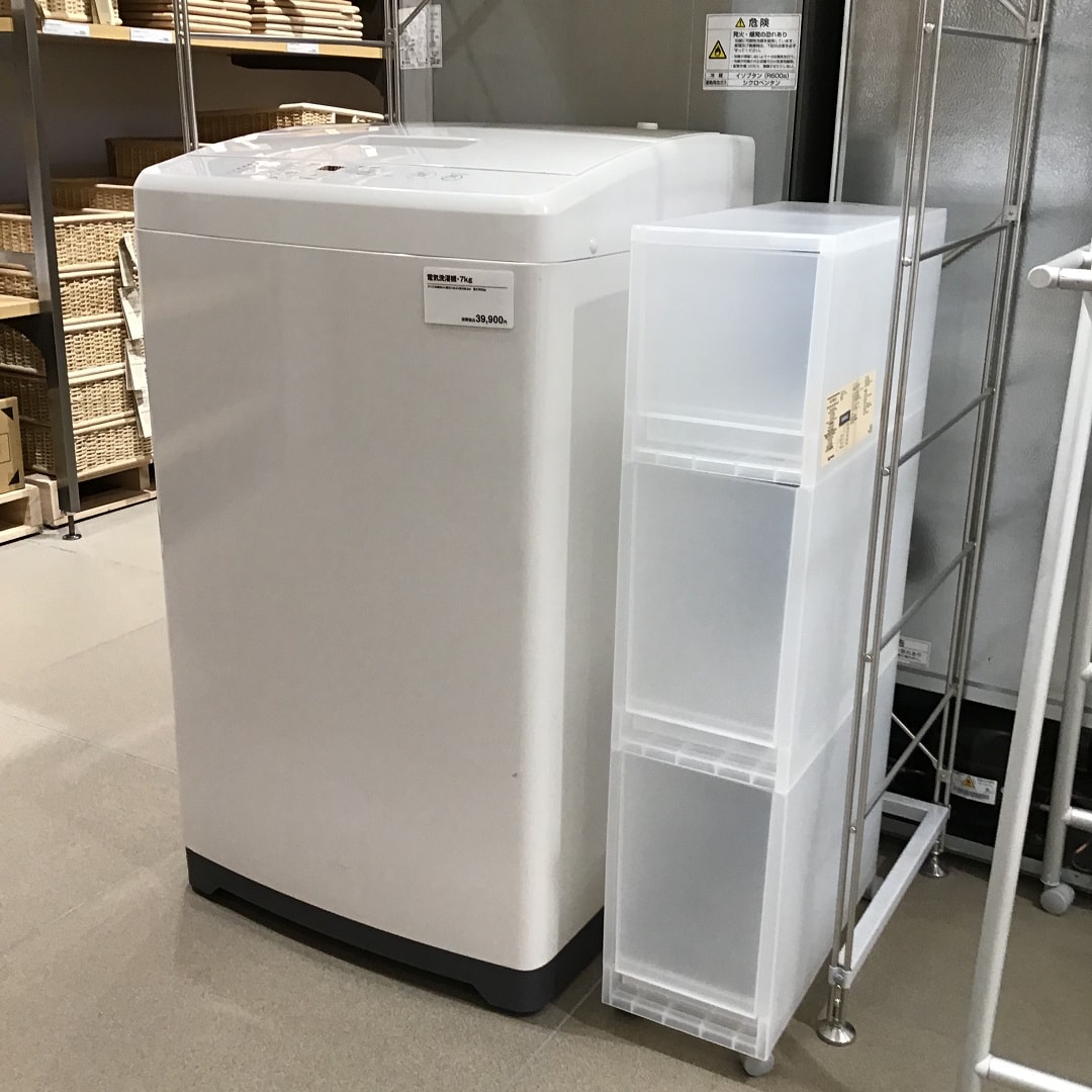 隙間を収納に活用することが出来ます。