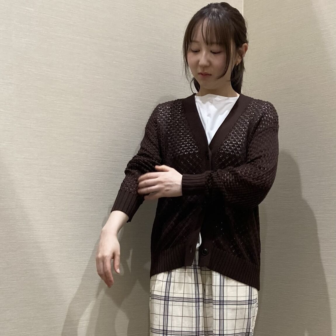 【いわて生協盛岡向中野】身長156cm 横澤さん透かし編みカーディガン_wb6mBb