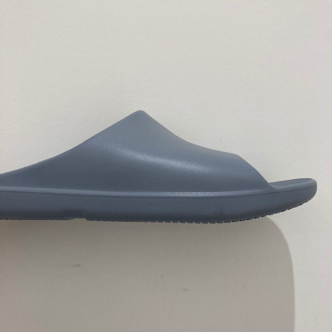 足なりサンダル　つま先