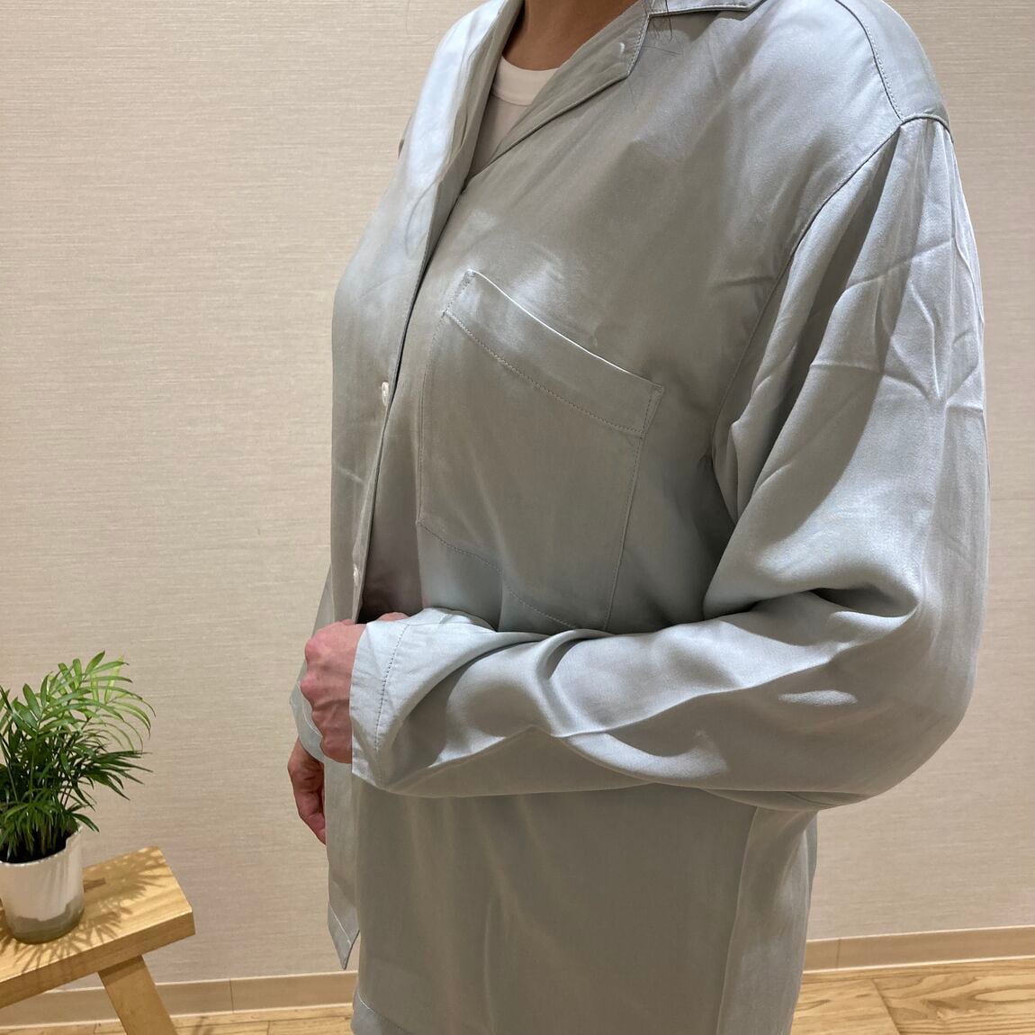 サテン長袖パジャマアップ
