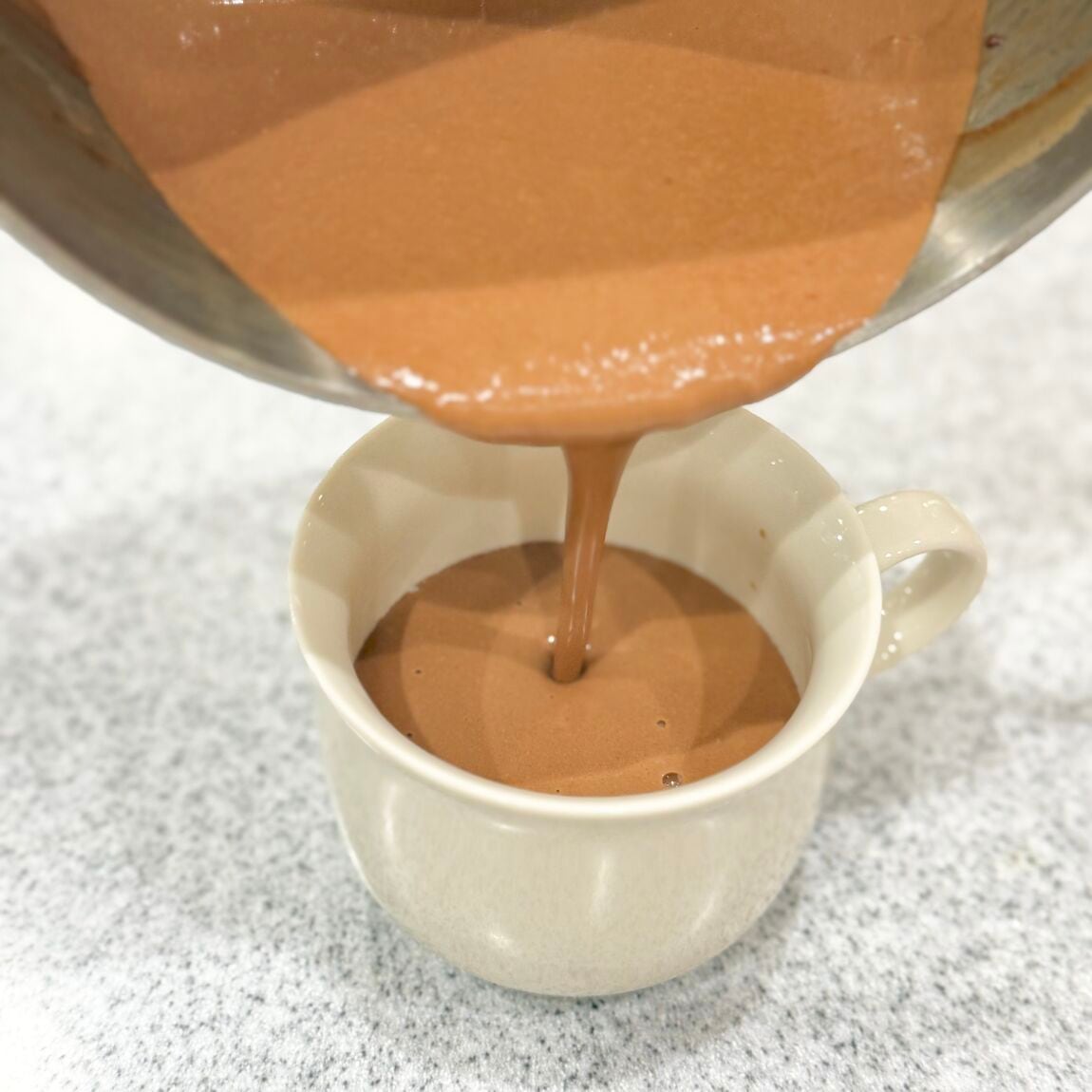 カップの中に入れます