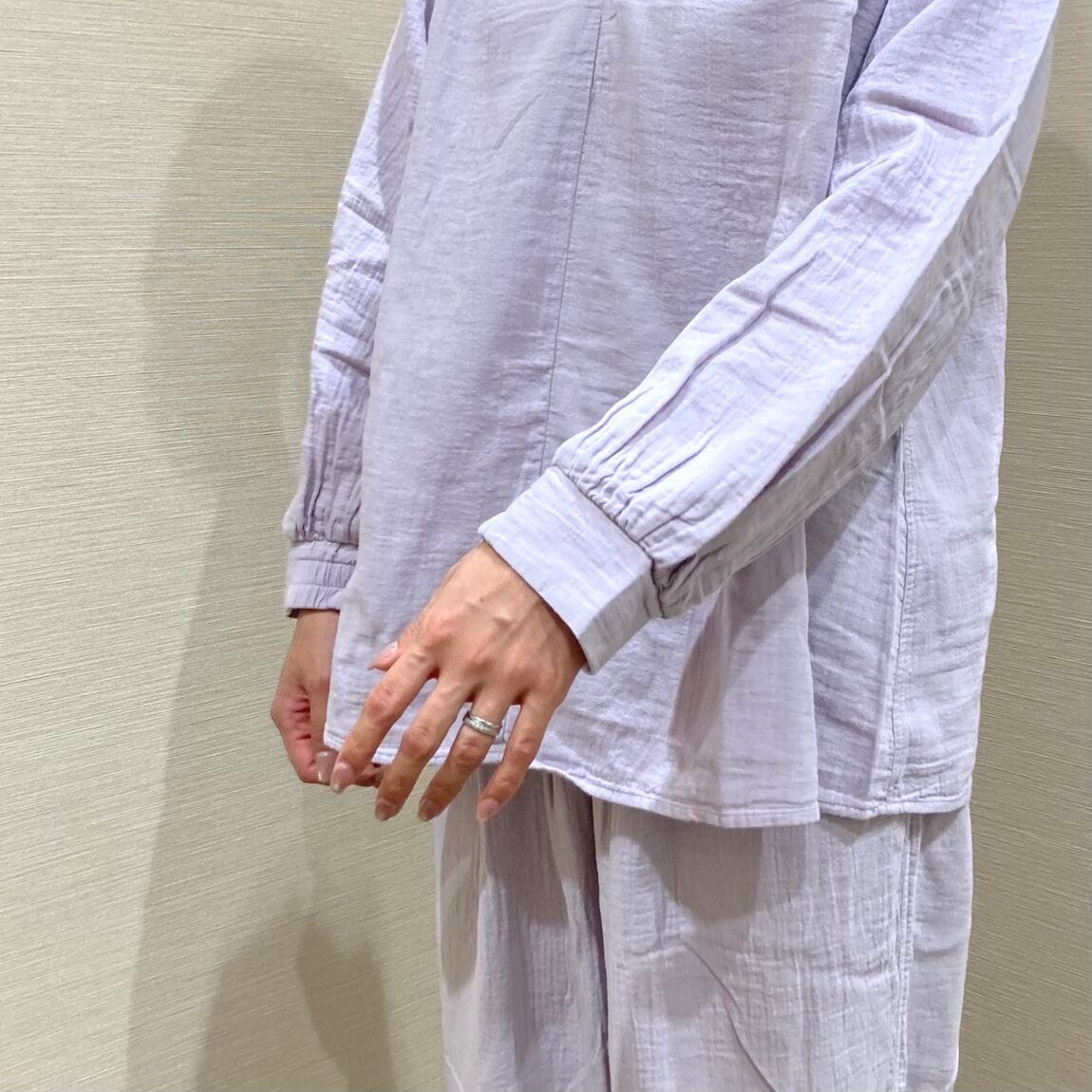 【いわて生協盛岡向中野】身長170cm  菜々さん　ルームウェア　しぼガーゼパジャマ_2Lub1N