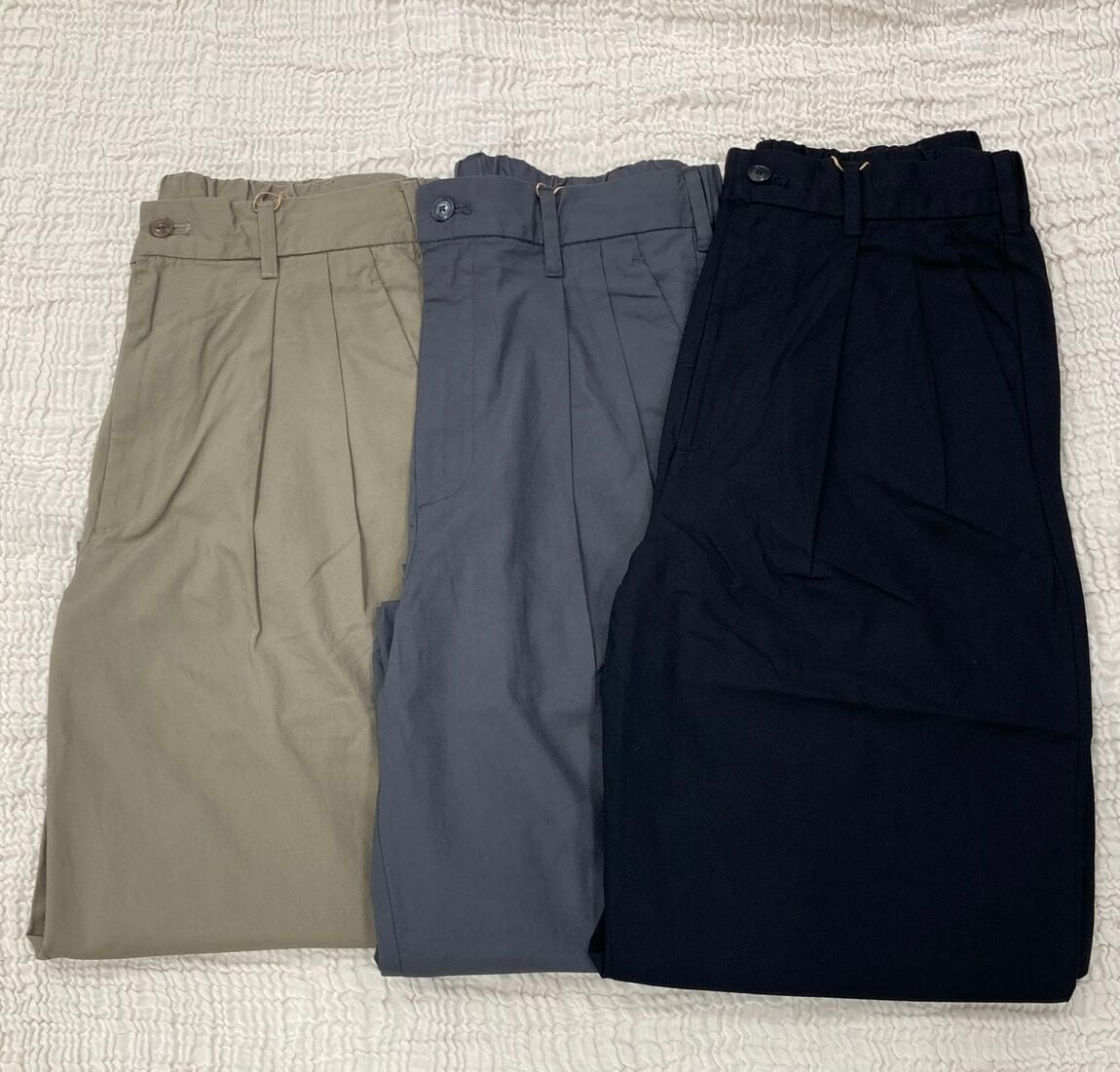 タックストレートパンツ