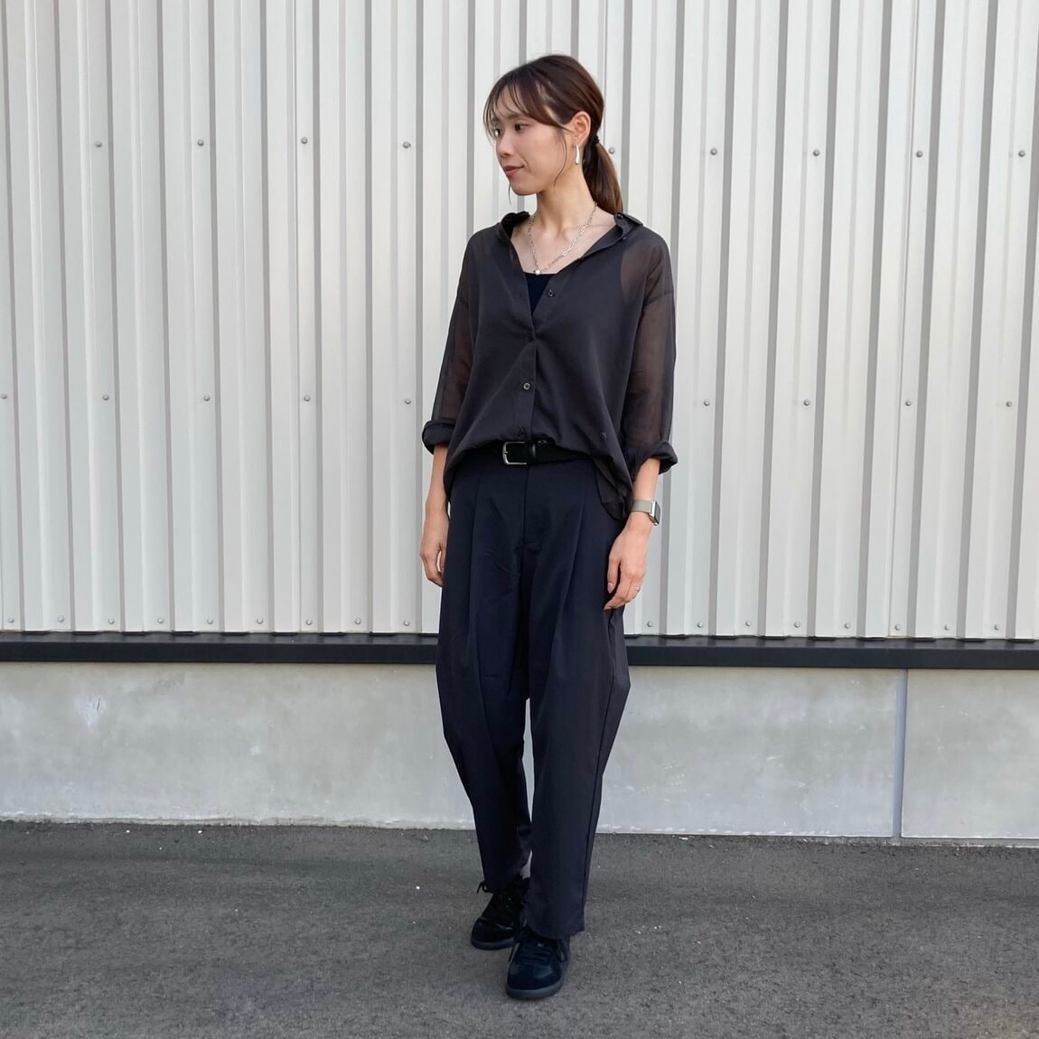 【いわて生協盛岡向中野】身長170cm 菜々さんシアーシャツ（黒）_I63xx6