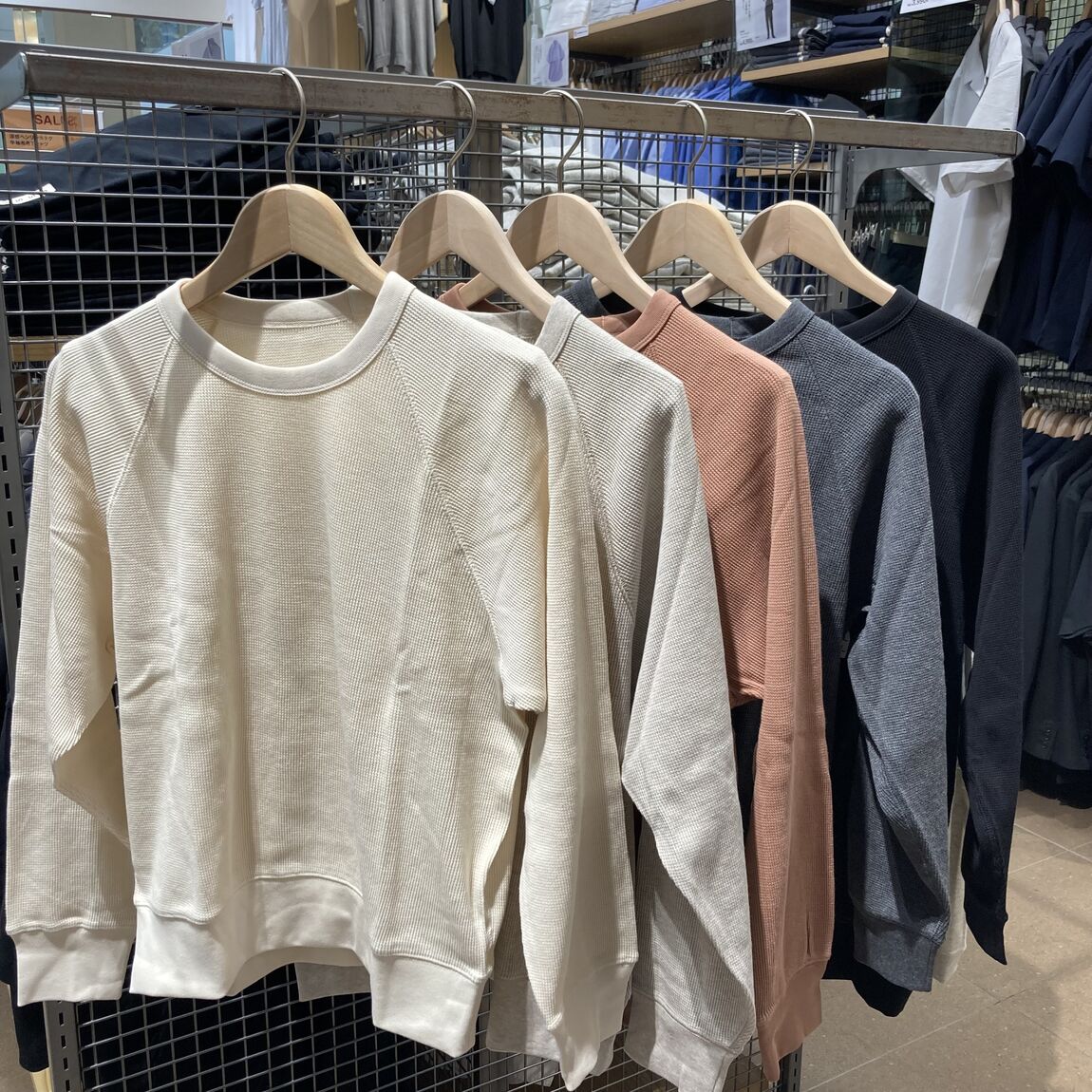 【ラザウォーク甲斐双葉】衣服　新商品のご紹介_2EiumA