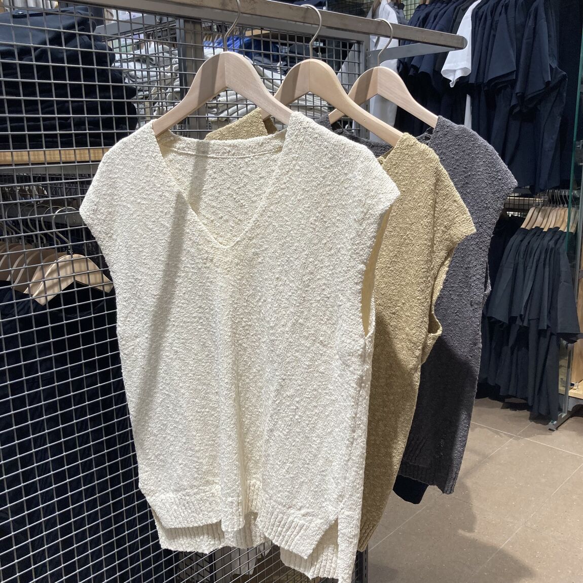 【ラザウォーク甲斐双葉】衣服　新商品のご紹介_y5Lglc