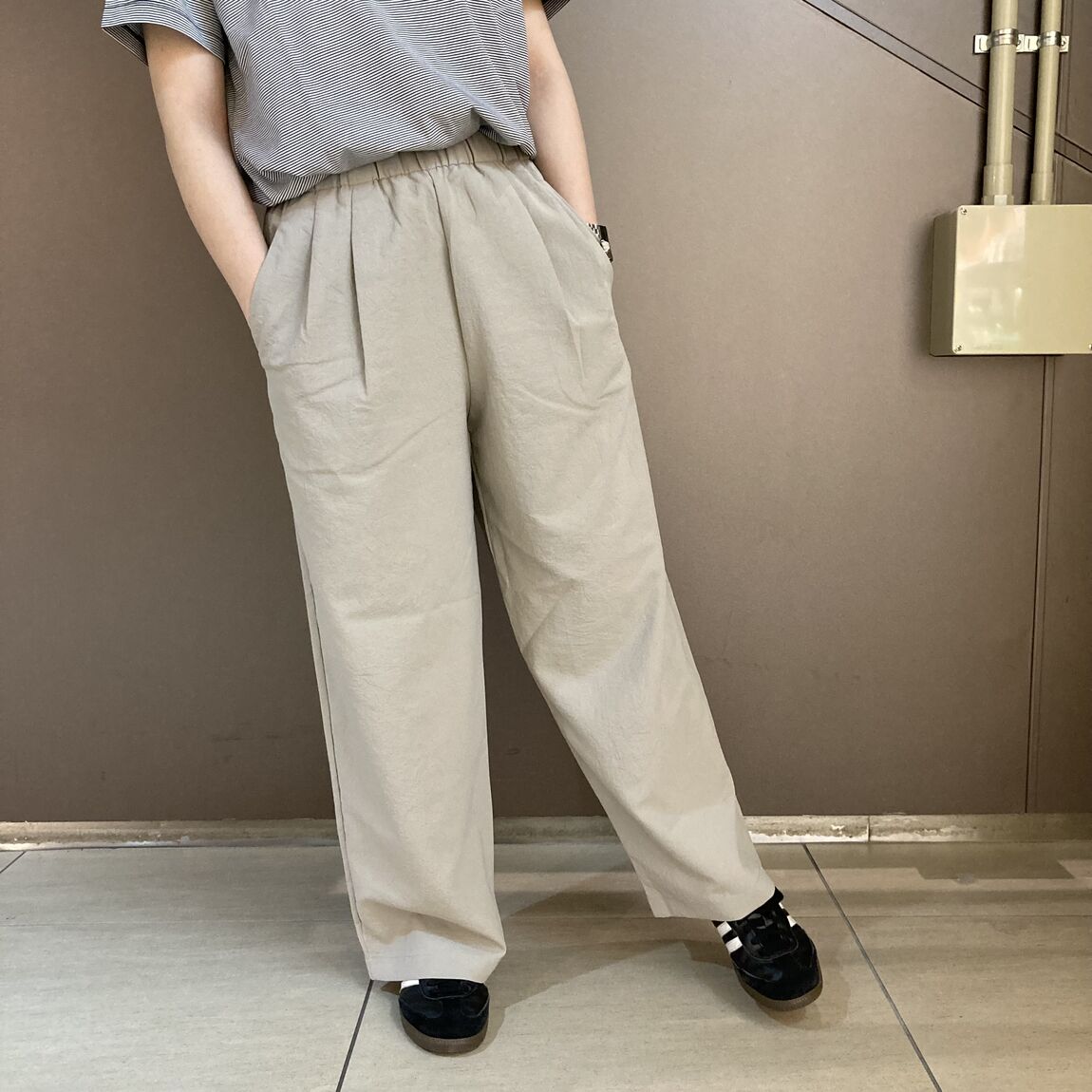 風を通すイージーパンツ