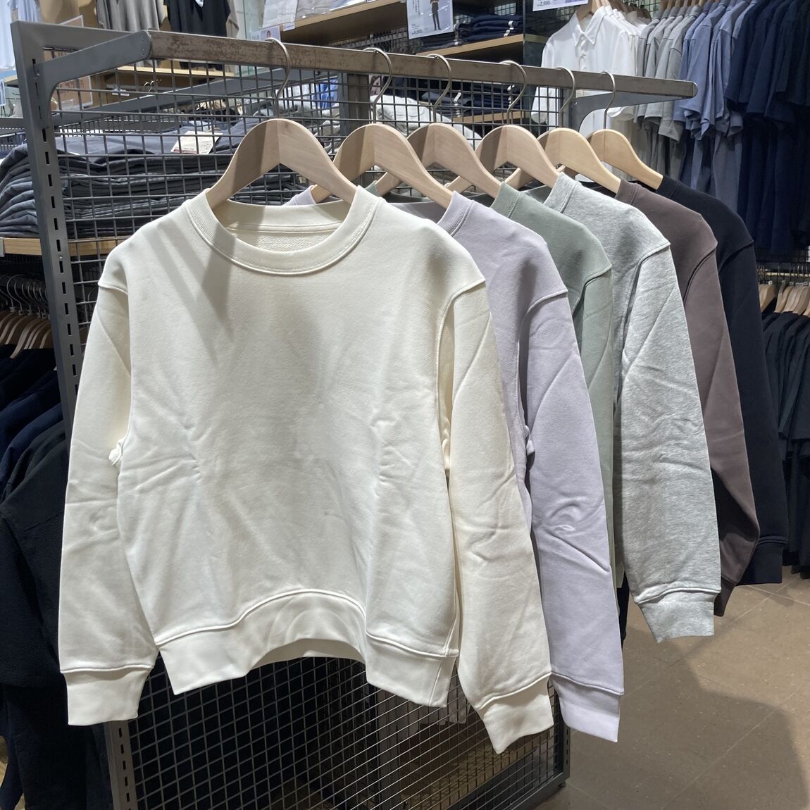 【ラザウォーク甲斐双葉】衣服 新商品のご紹介_vk72BS