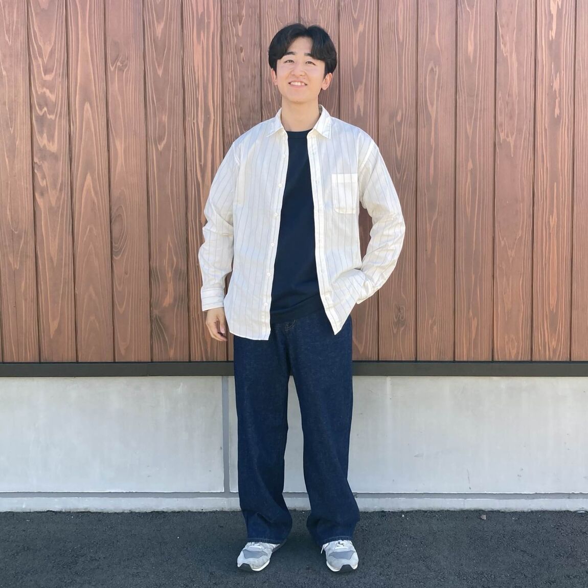 【いわて生協盛岡向中野】身長171cm  堀切さん　ブロードシャツ・5Pデニム_pD556V