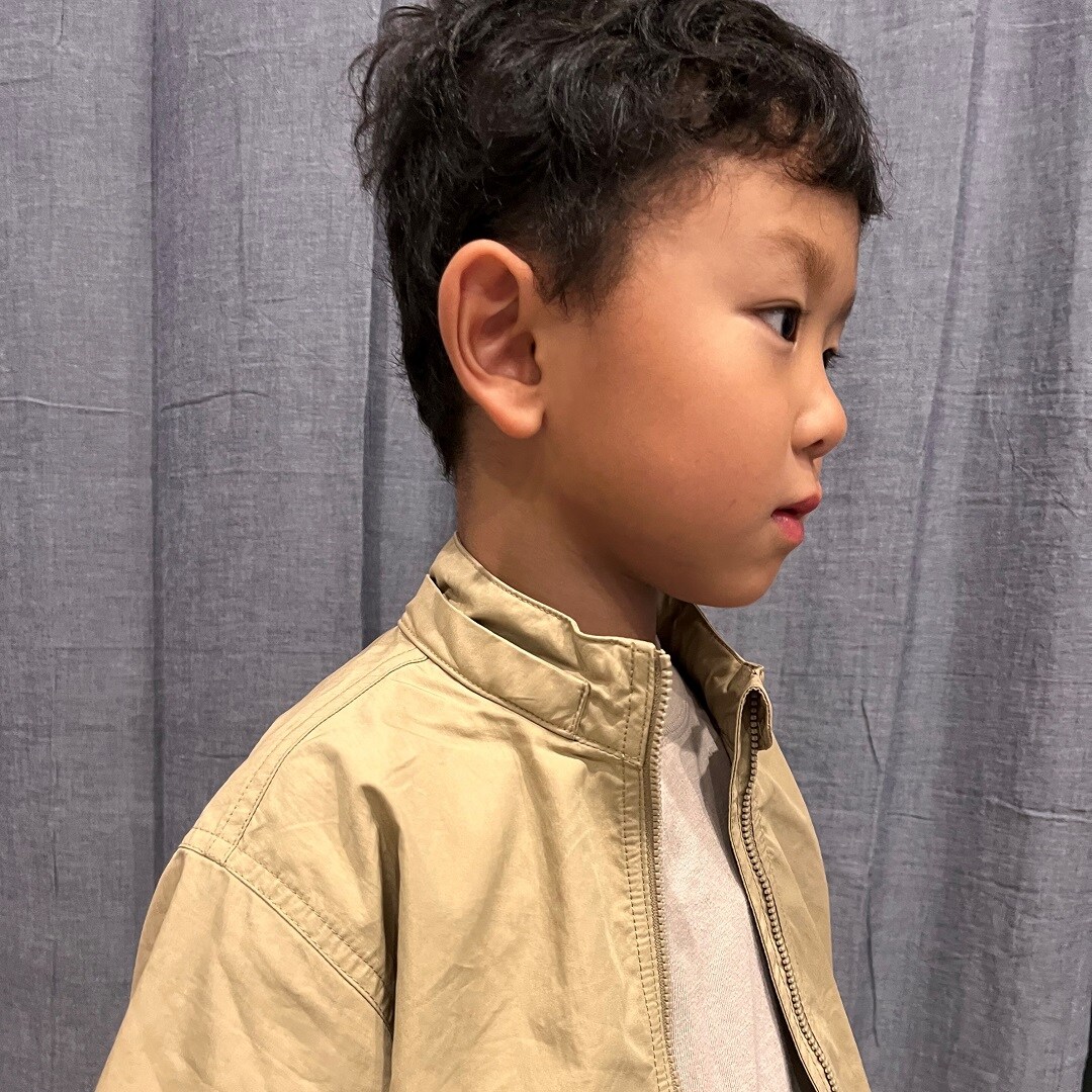 子ども服　撥水フードジャケット