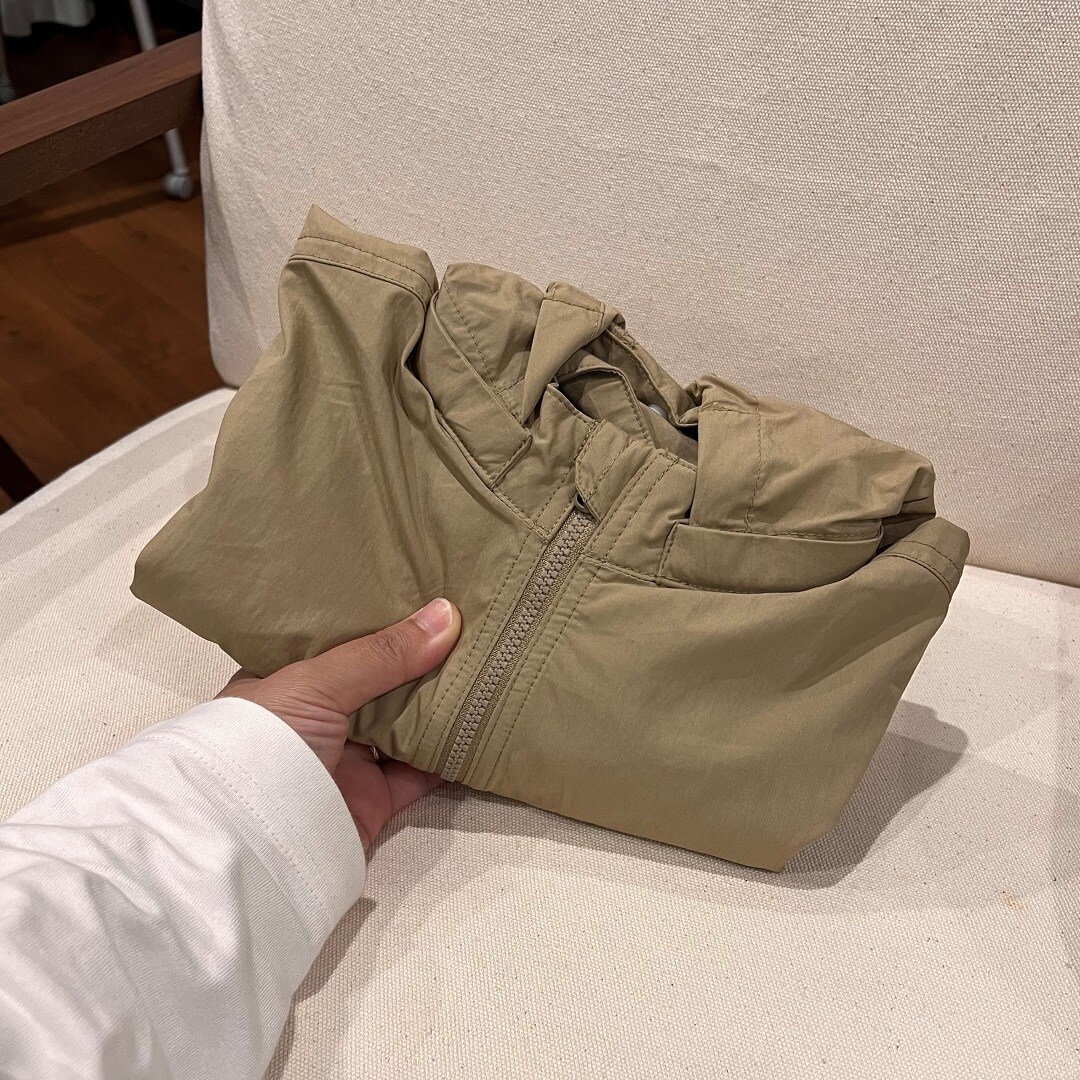 子ども服　撥水フードジャケット