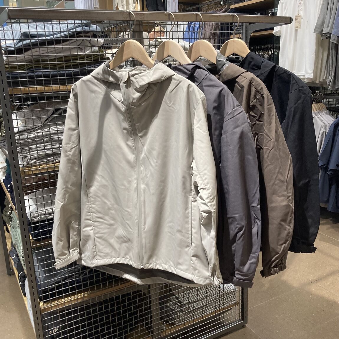 【ラザウォーク甲斐双葉】衣服 新商品のご紹介_3BrR1k