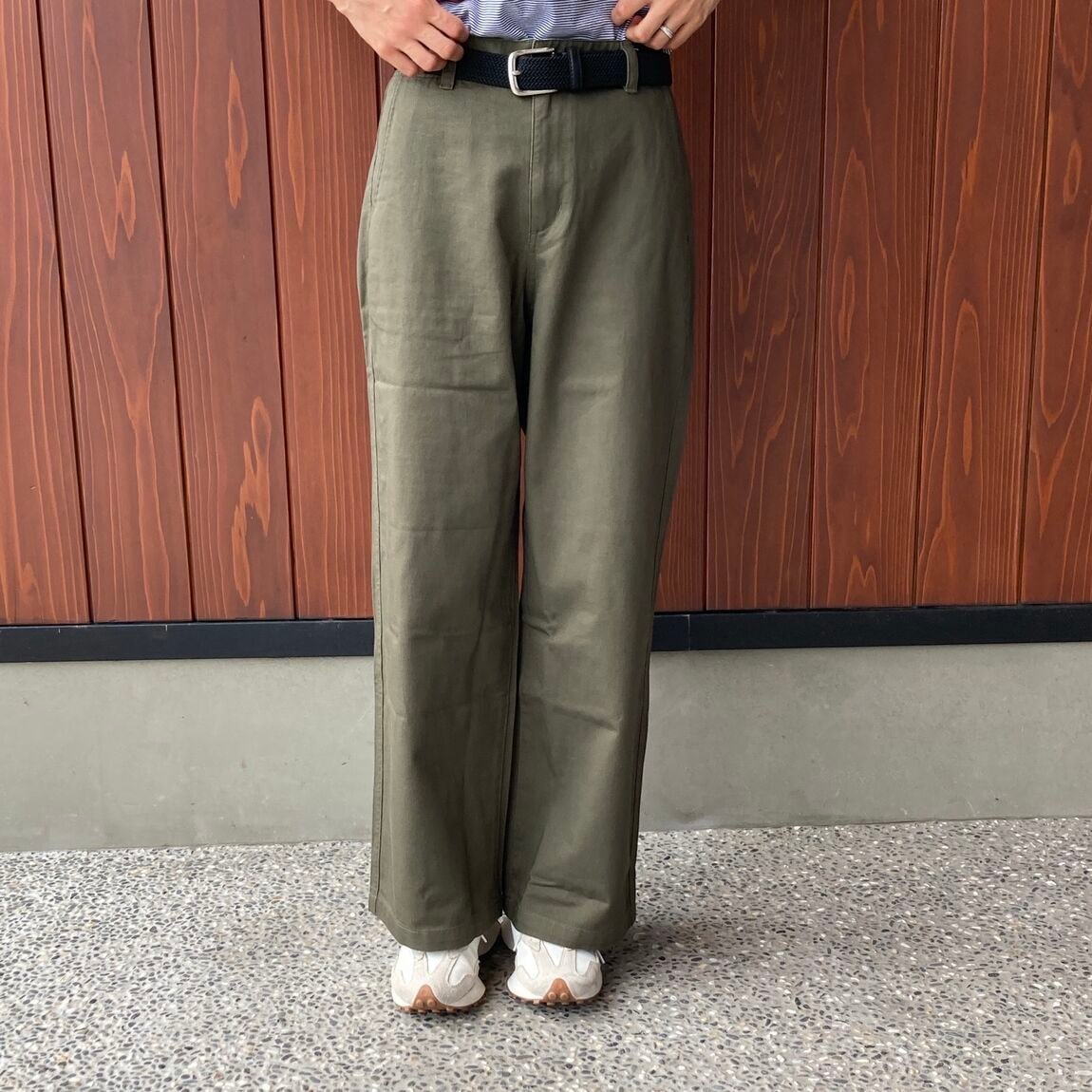 【いわて生協盛岡向中野】身長170cm  菜々さん　チノパンスモーキーグリーン_hNy0K6