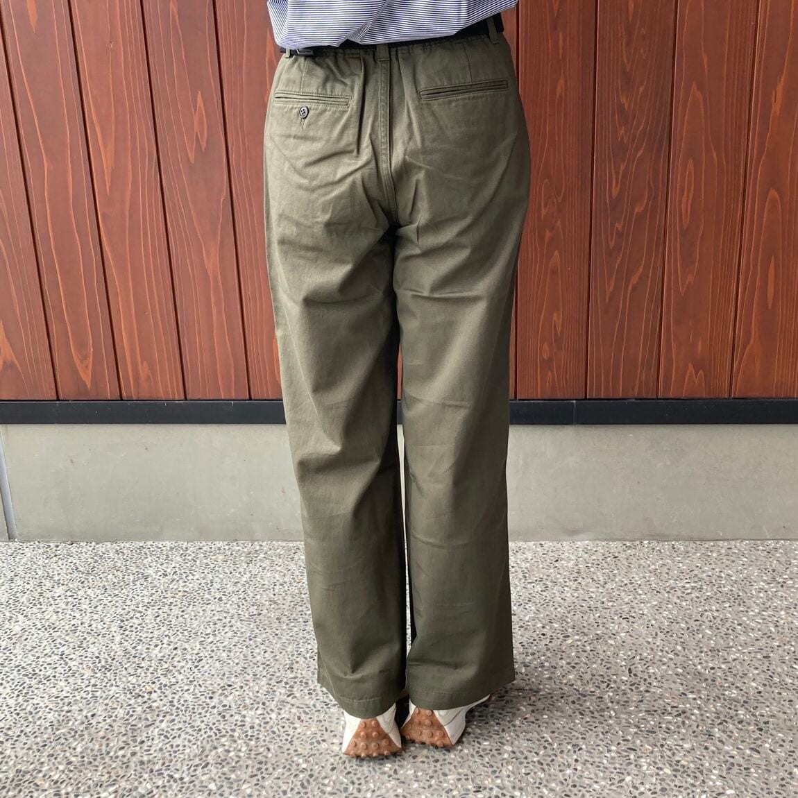 【いわて生協盛岡向中野】身長170cm  菜々さん　チノパンスモーキーグリーン_C26edT