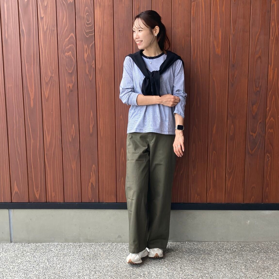 【いわて生協盛岡向中野】身長170cm  菜々さん　チノパンスモーキーグリーン_6HDDyl