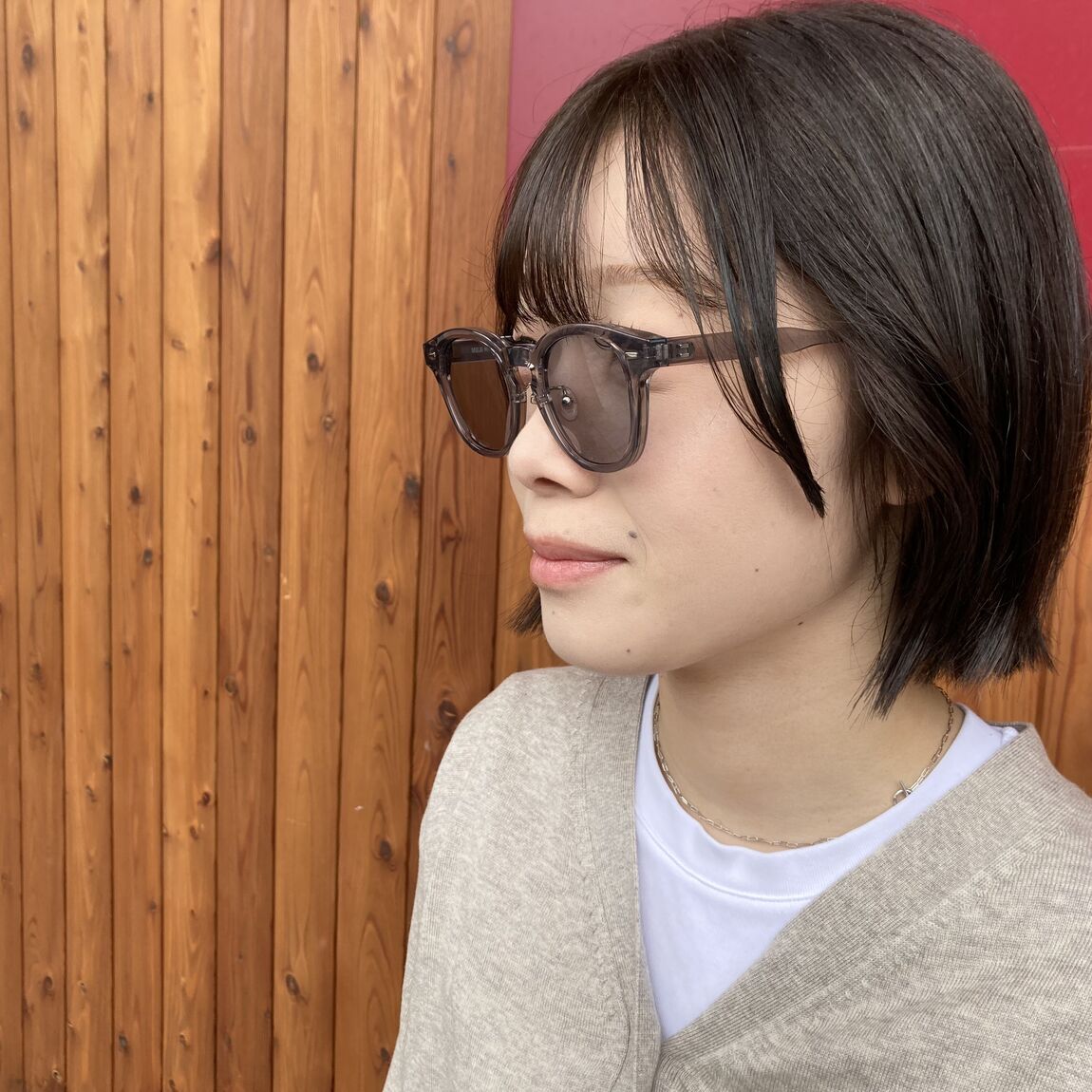 サングラスをかけたスタッフ