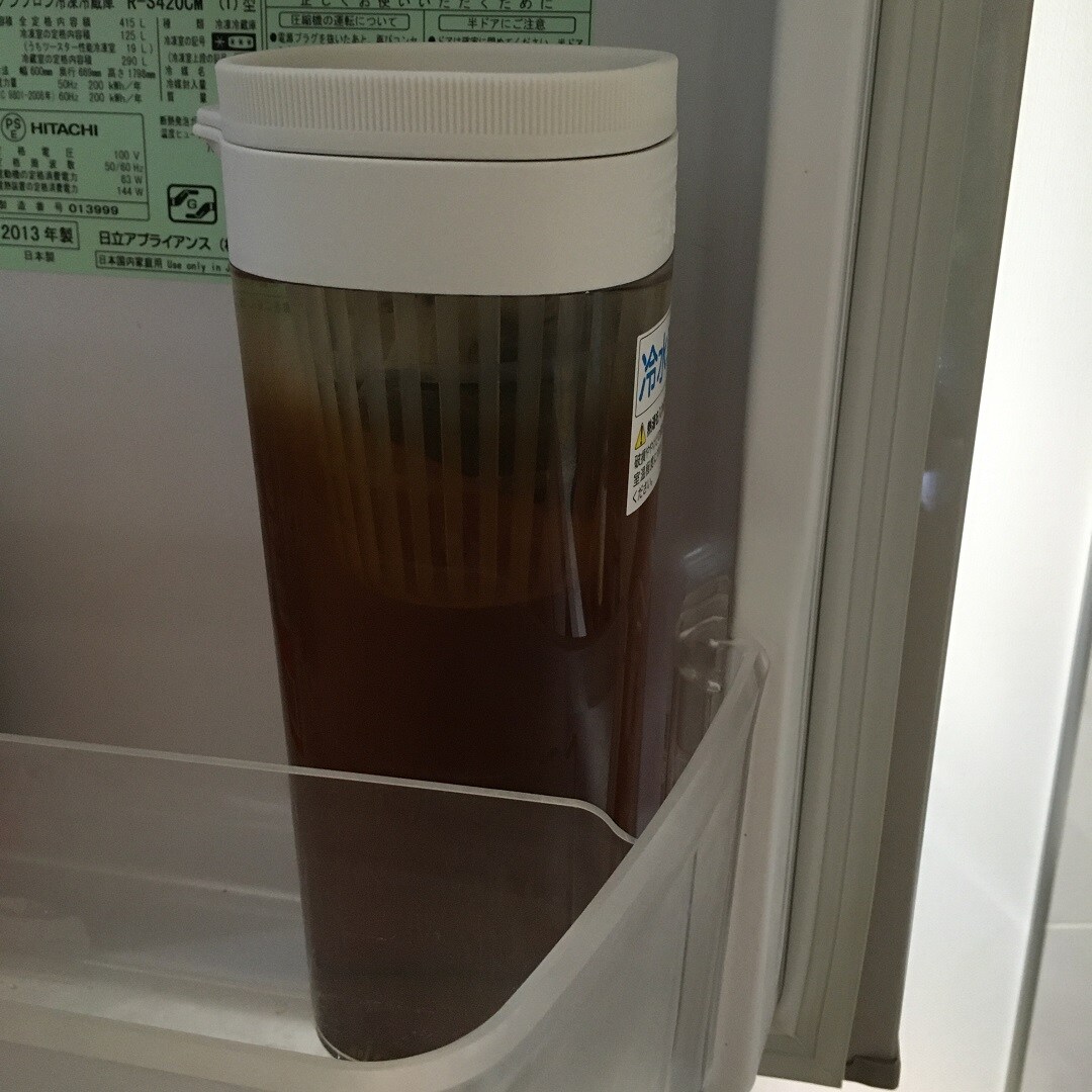 アクリル冷水筒でのお茶の作り方