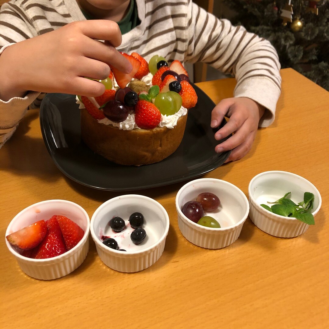 子どもデコレーションの様子