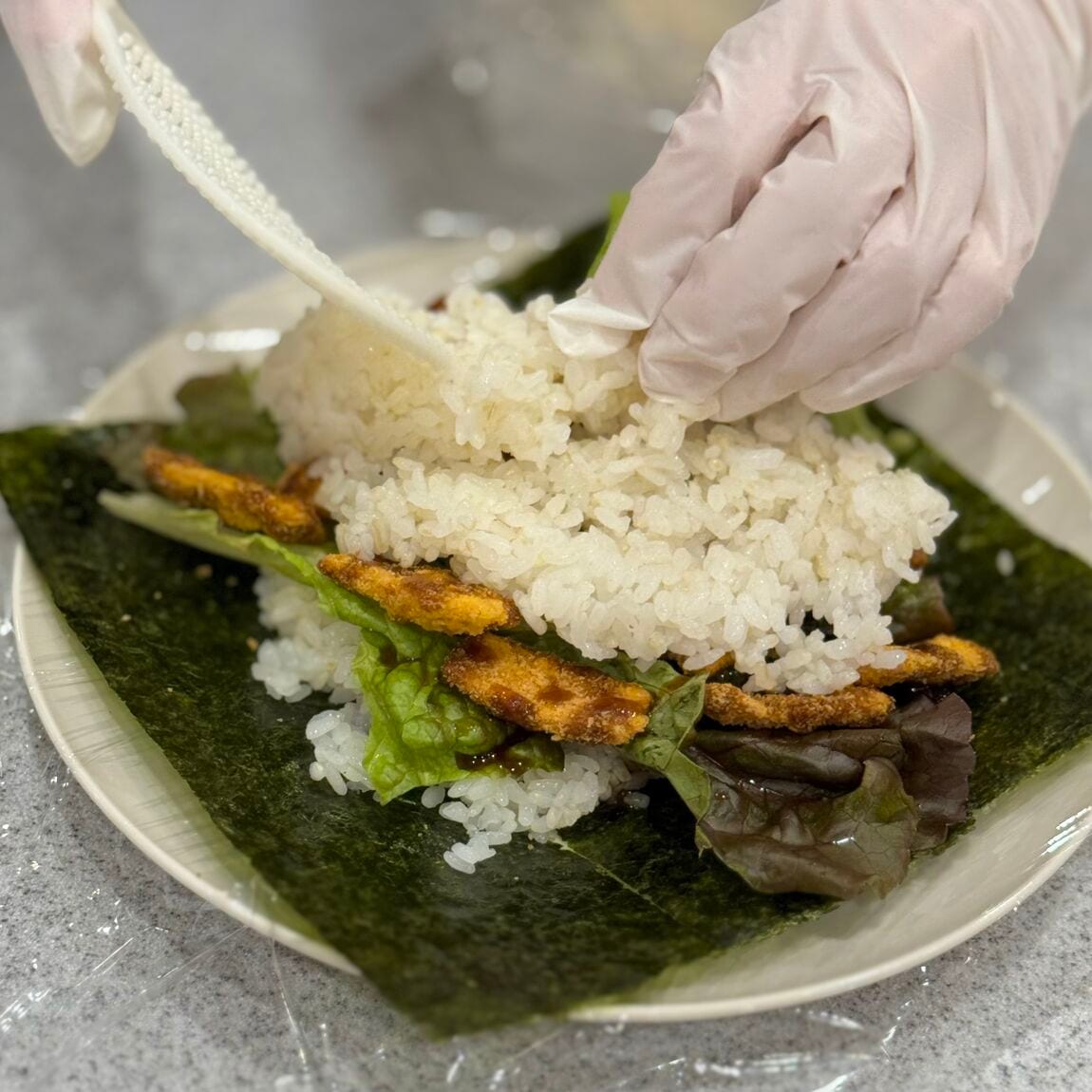 ごはんをのせる